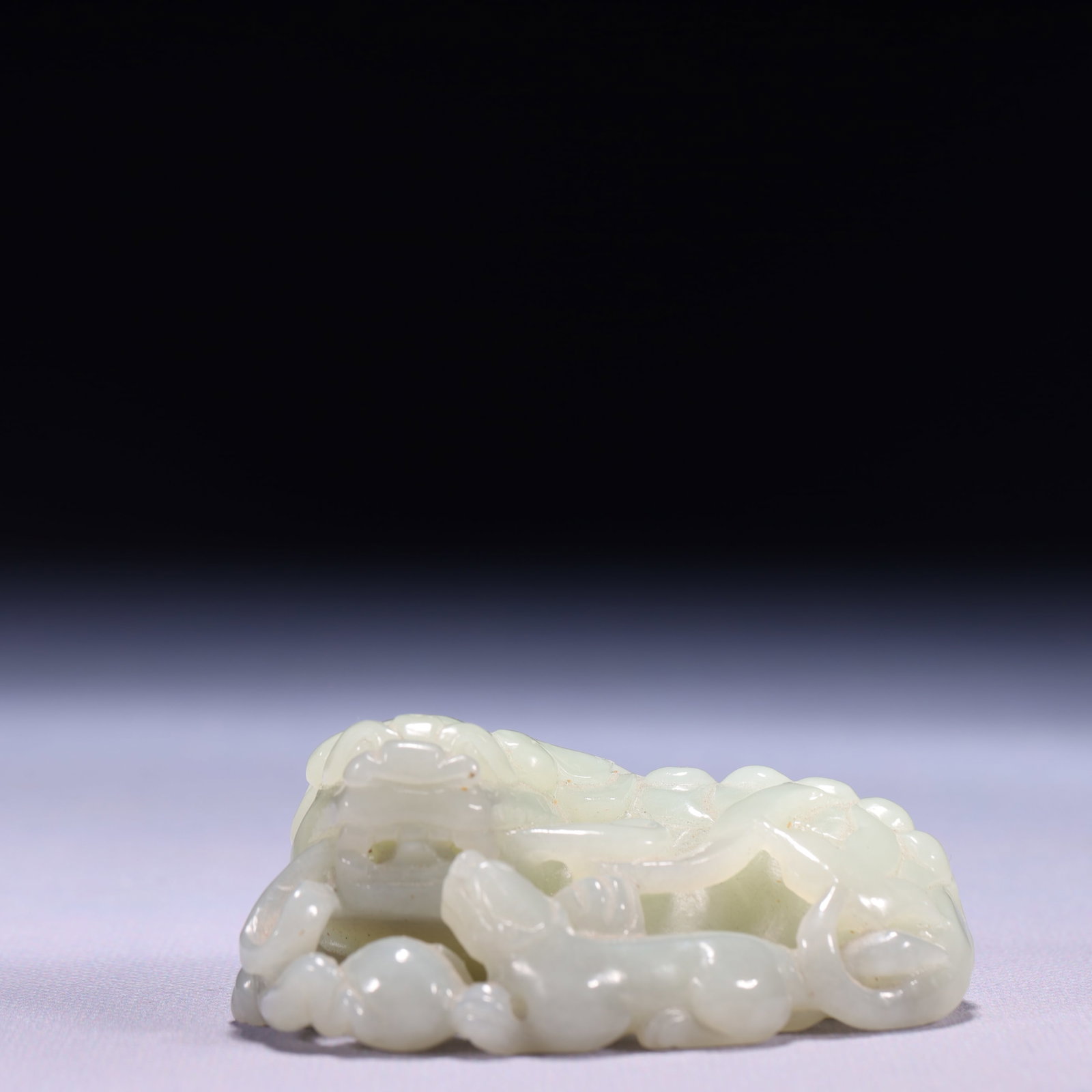 An Exquisite White Jade Lion Ornament: An Exquisite White Jade Lion Ornament,Qing Dynasty,China,Size:3inx2inx1.4in,Weight:154g 白玉狮子摆件,中国清代