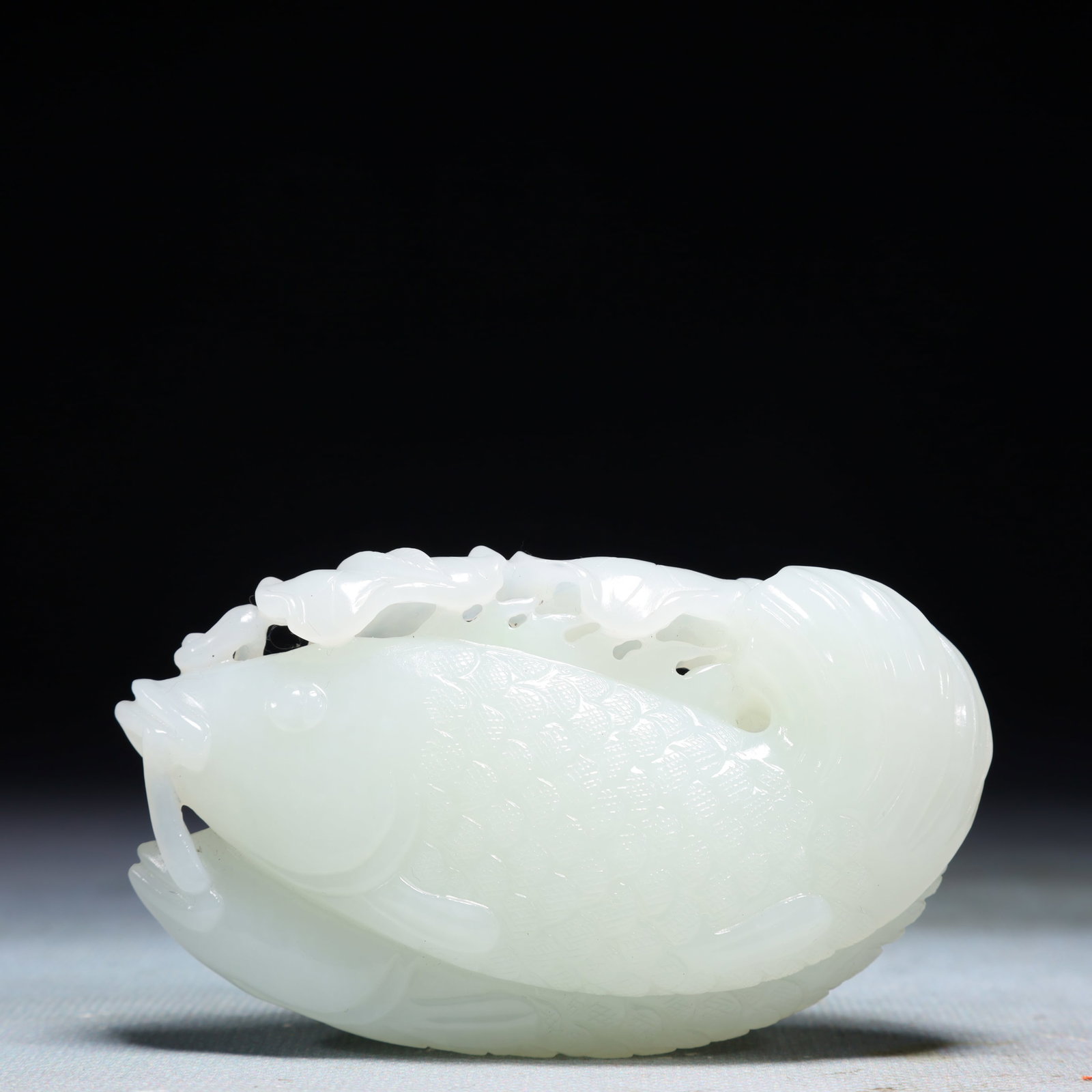 An Exquisite White Jade Fish Pattern Pendant - 4