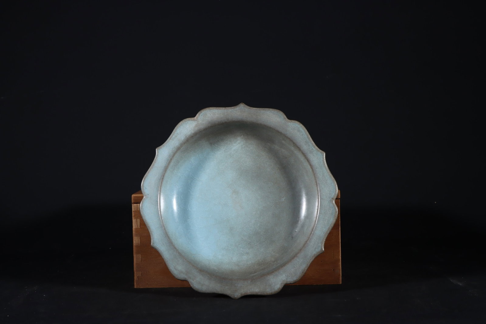 An Exquisite Ru yao Sky Blue Glazed Plate: An Exquisite Ru yao Sky Blue Glazed Plate,Song Dynasty,China,Size:1.2inx7.1in 汝窑天青釉盘子,中国宋代