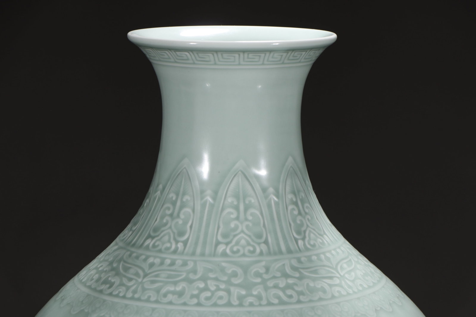 A Huge Celadon Glazed Beast-Face Pattern Vase - 2
