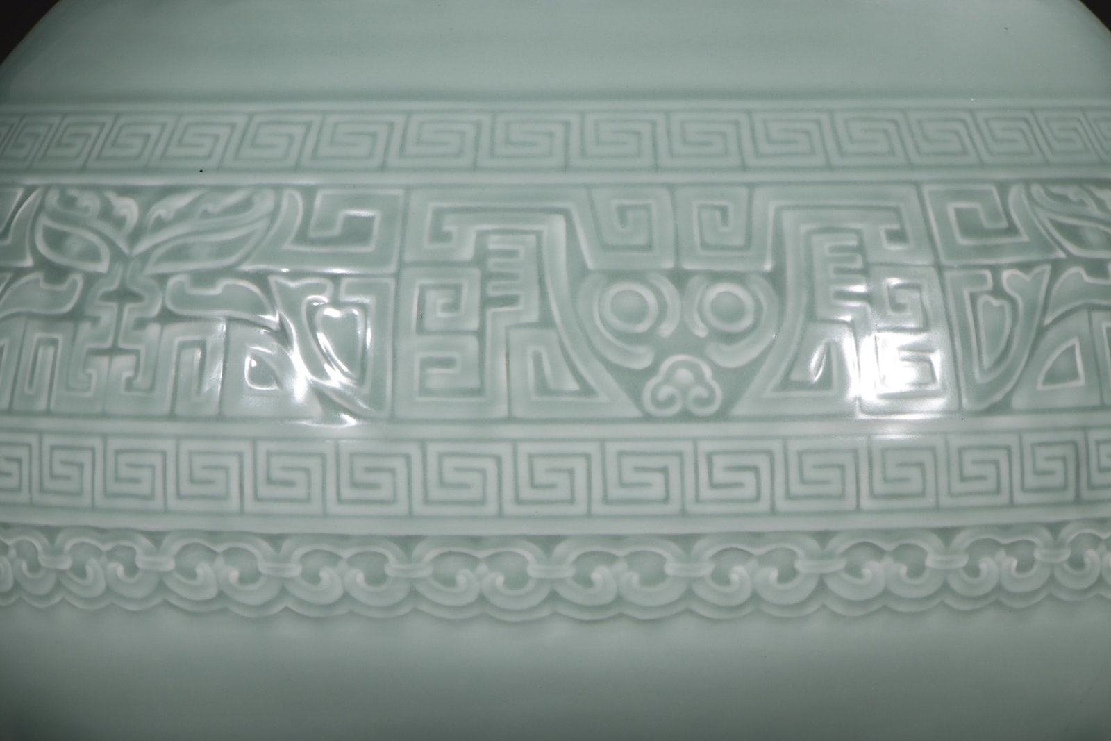 A Huge Celadon Glazed Beast-Face Pattern Vase - 4