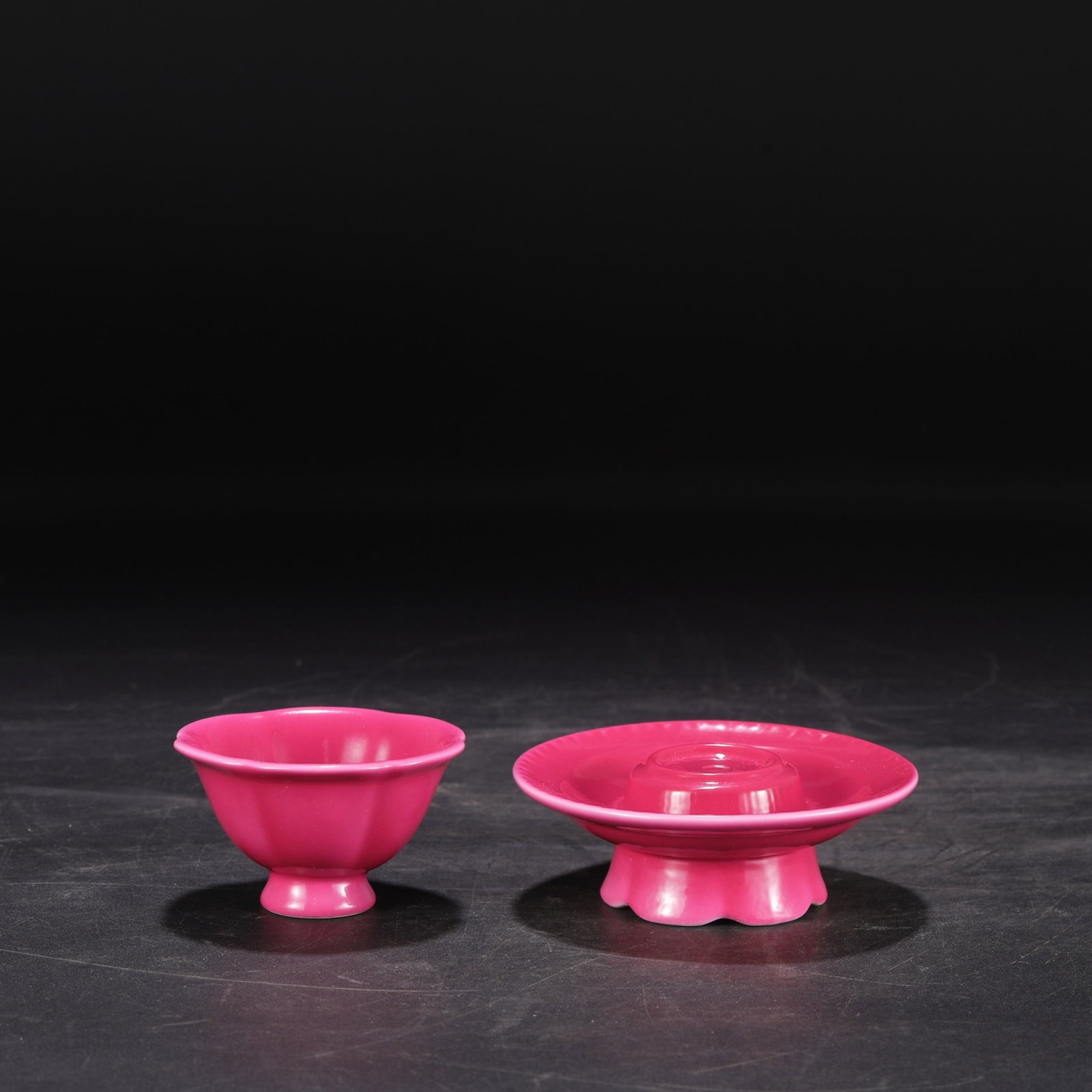 An Exquisite Ruby Red-Glazed Cup,with Plate - 4