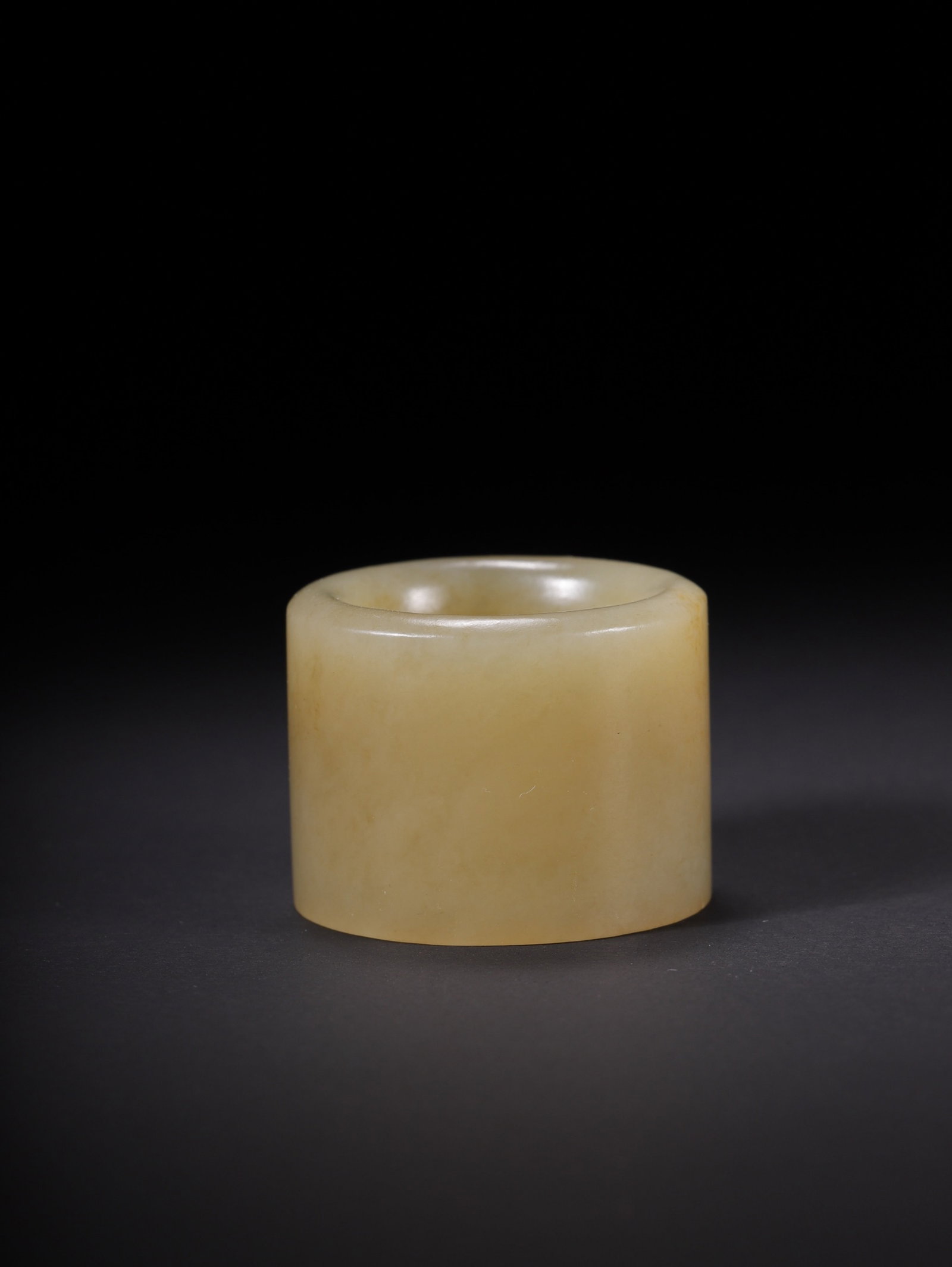 An Exquisite White Jade Thumb Ring - 3