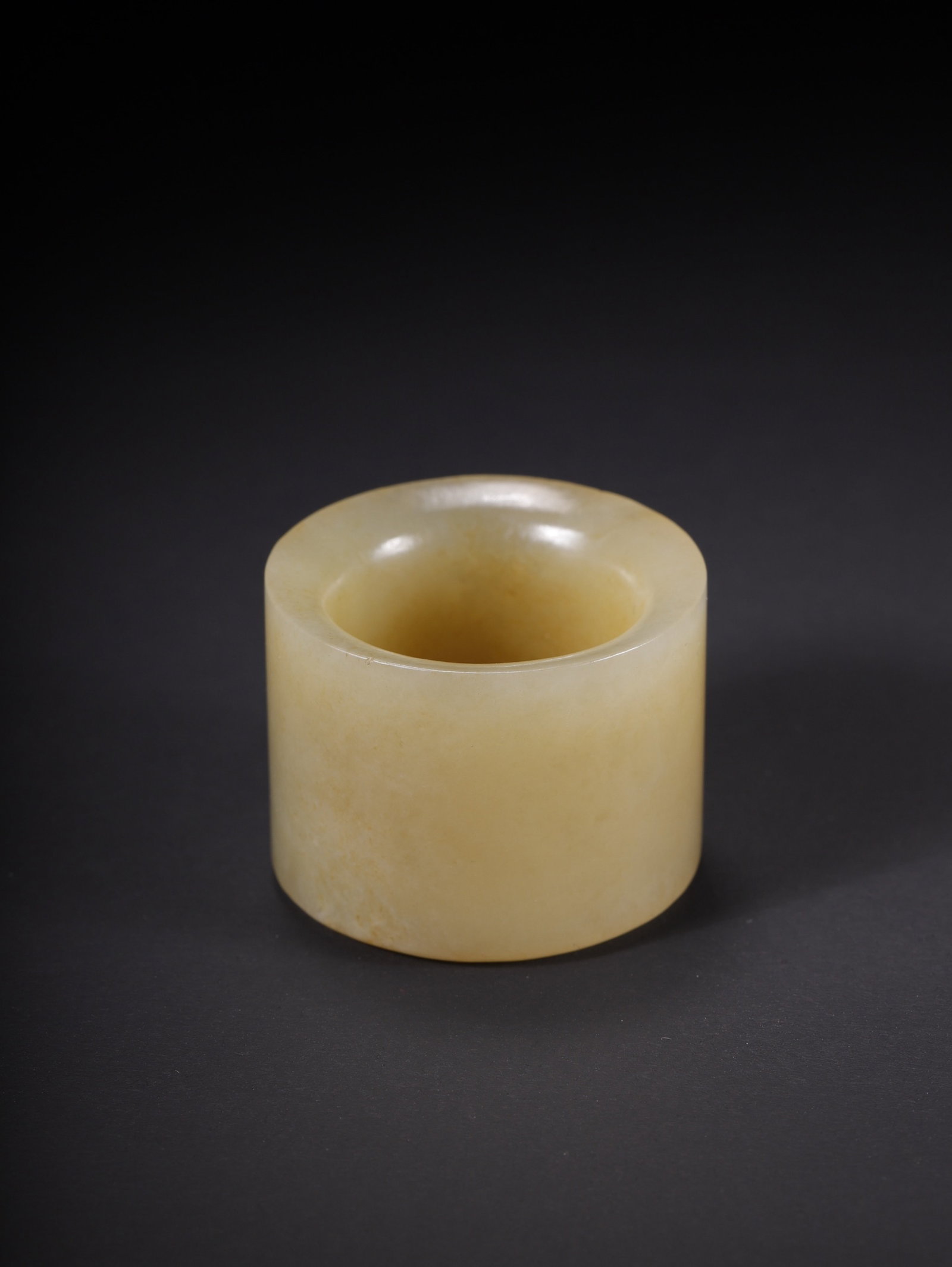 An Exquisite White Jade Thumb Ring - 4