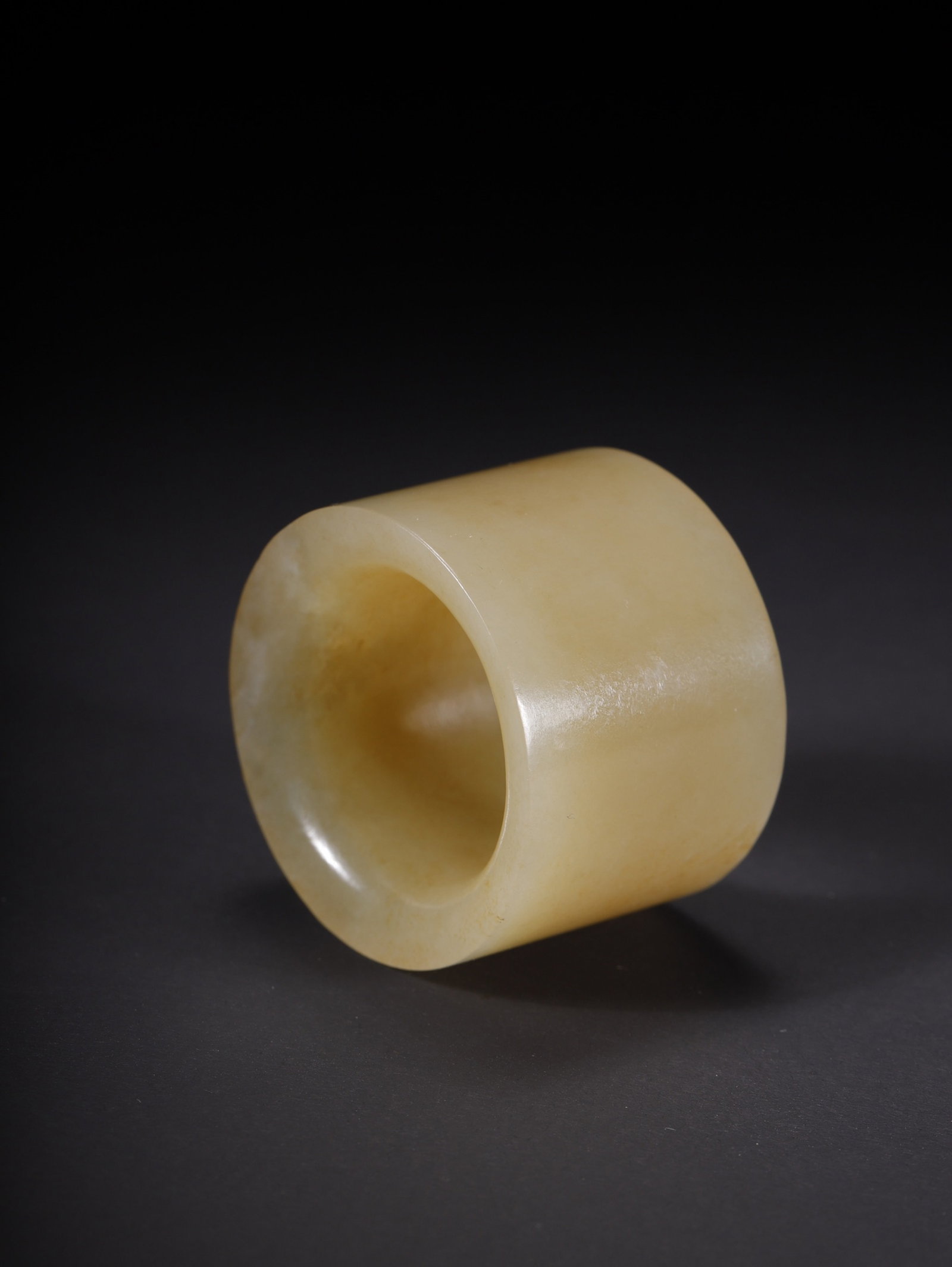 An Exquisite White Jade Thumb Ring - 5