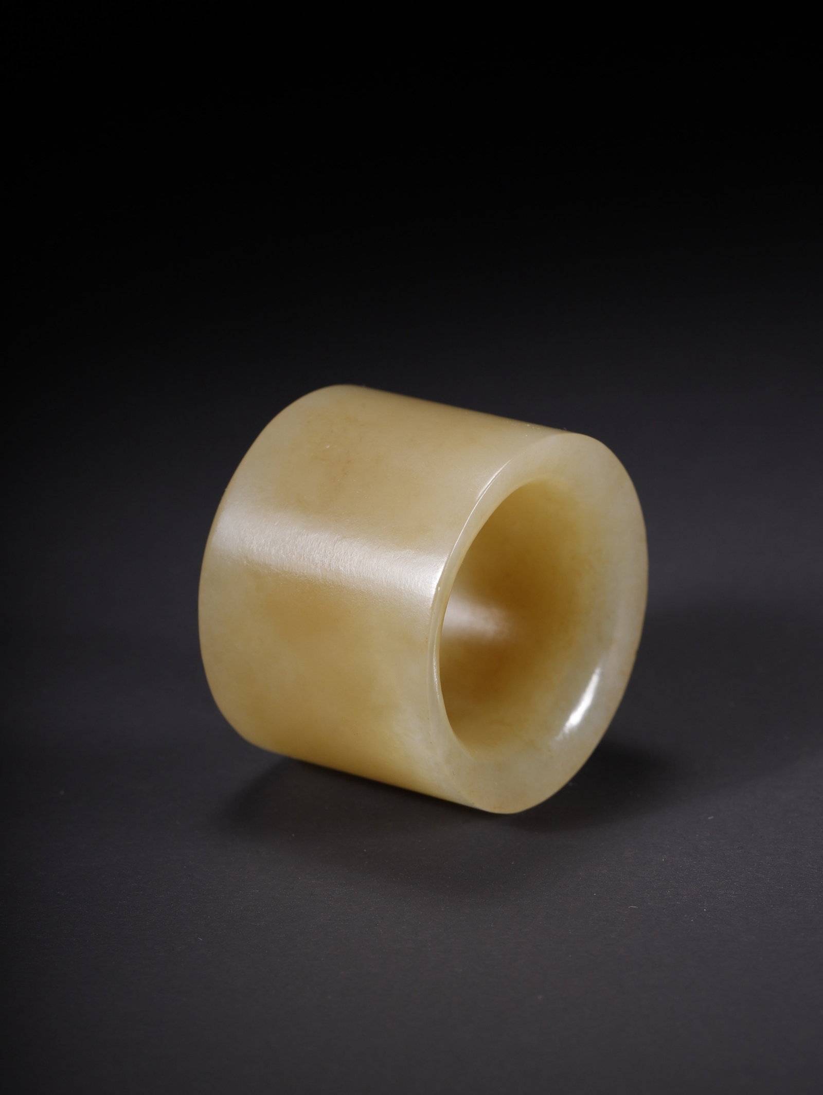An Exquisite White Jade Thumb Ring - 6