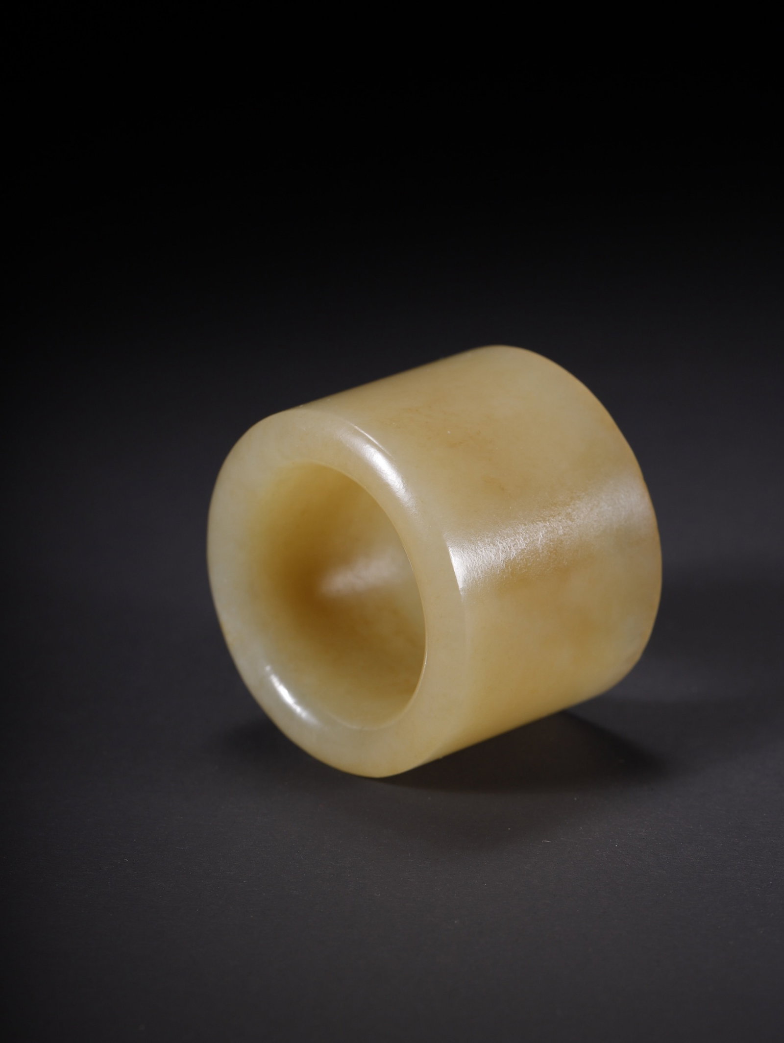 An Exquisite White Jade Thumb Ring - 7