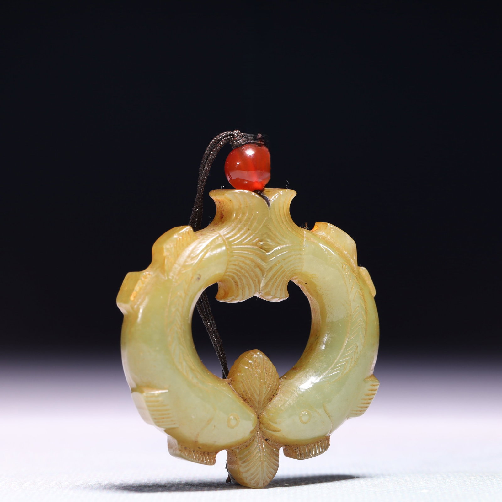 An Exquisite Yellow Jade Fish Pattern Pendant - 3