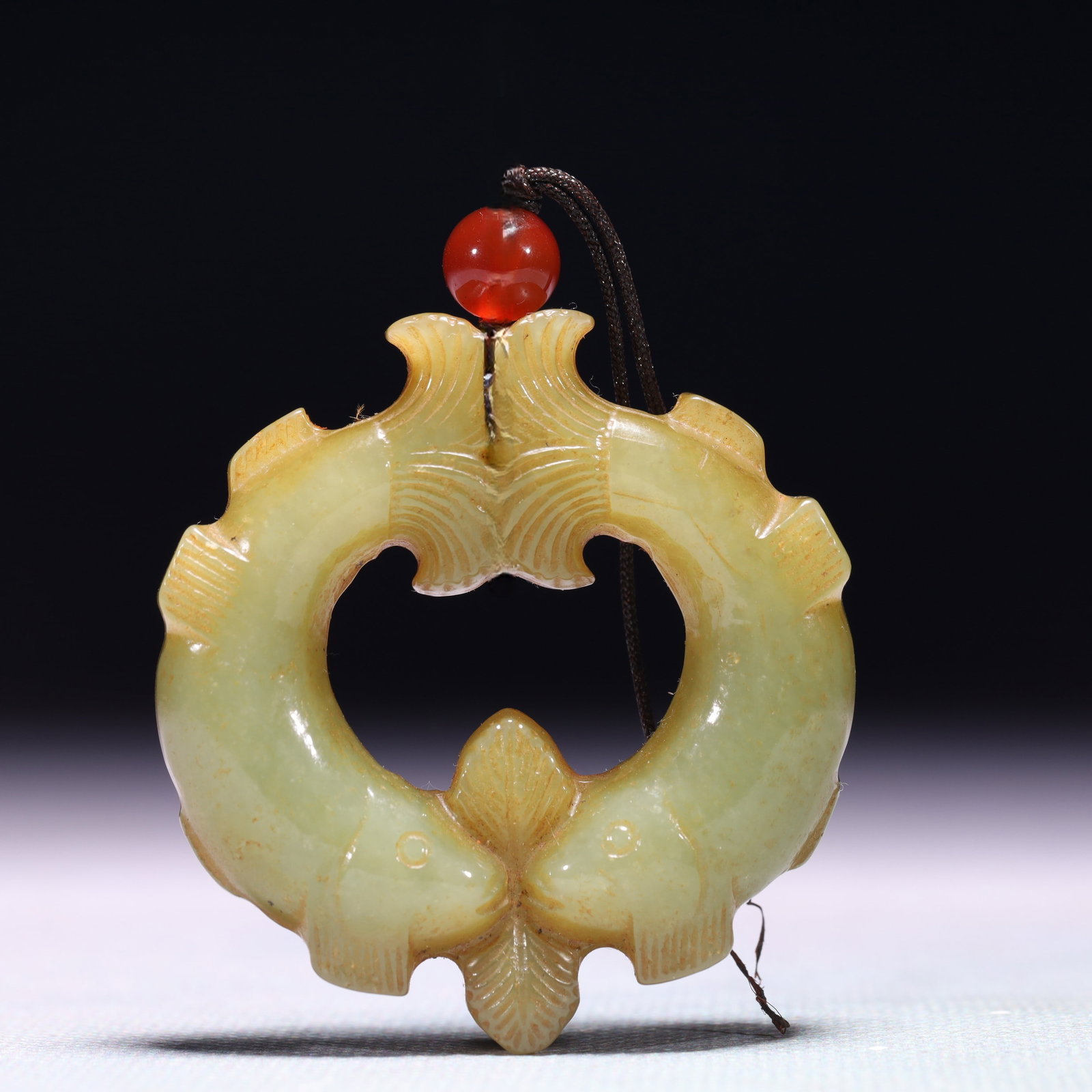 An Exquisite Yellow Jade Fish Pattern Pendant - 4