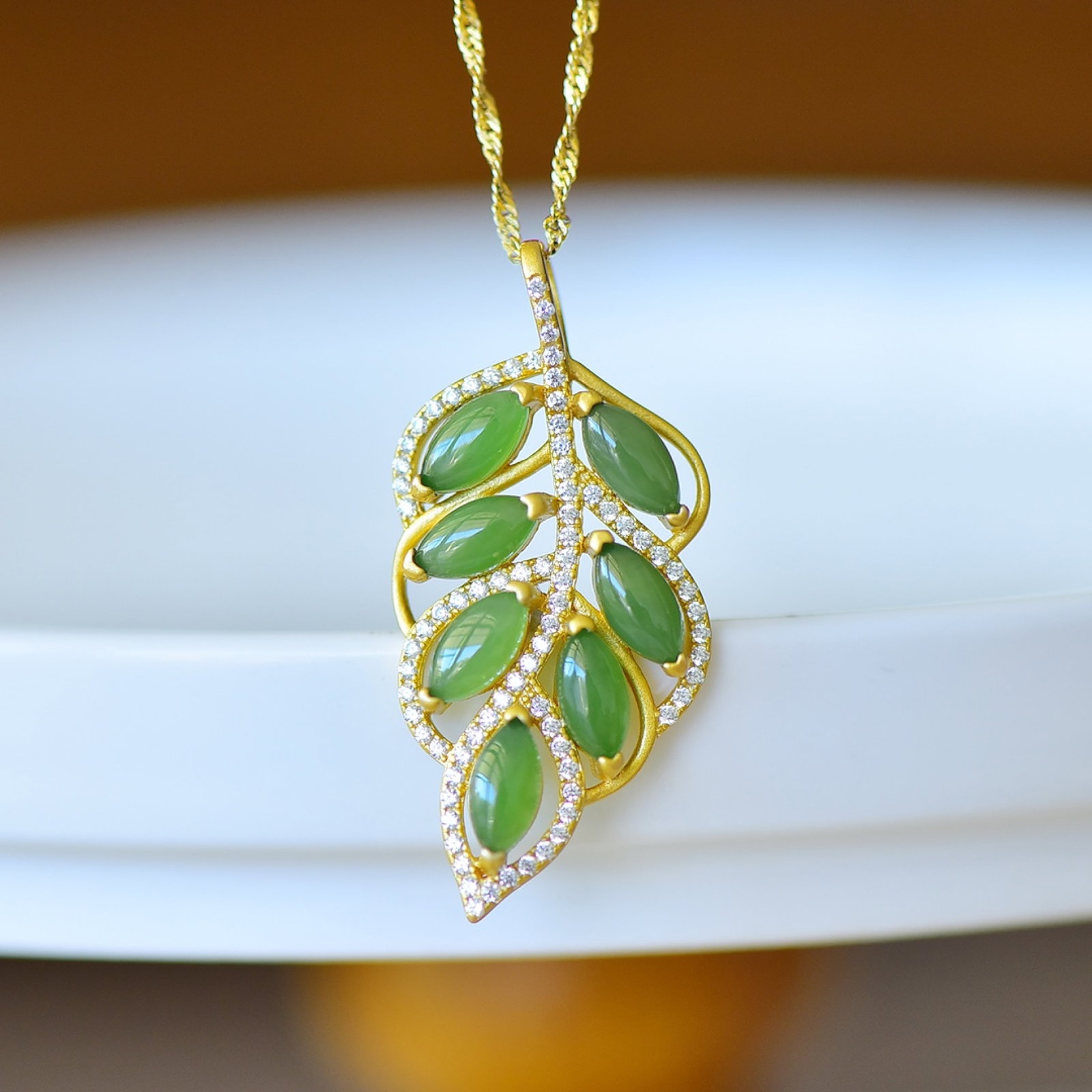 A Set of Fine Sterling Silver-Gold Plated Inlaid Jasper Jewelrys,Inlaid Diamond: A Set of Fine Sterling Silver-Gold Plated Inlaid Jasper Jewelrys,Inlaid Diamond 一套纯银镀金镶碧玉首饰,嵌钻石