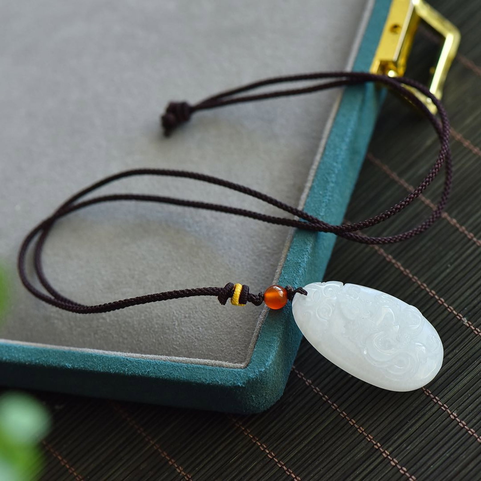 An Exquisite White Jade Dragon Pattern Pendant - 5