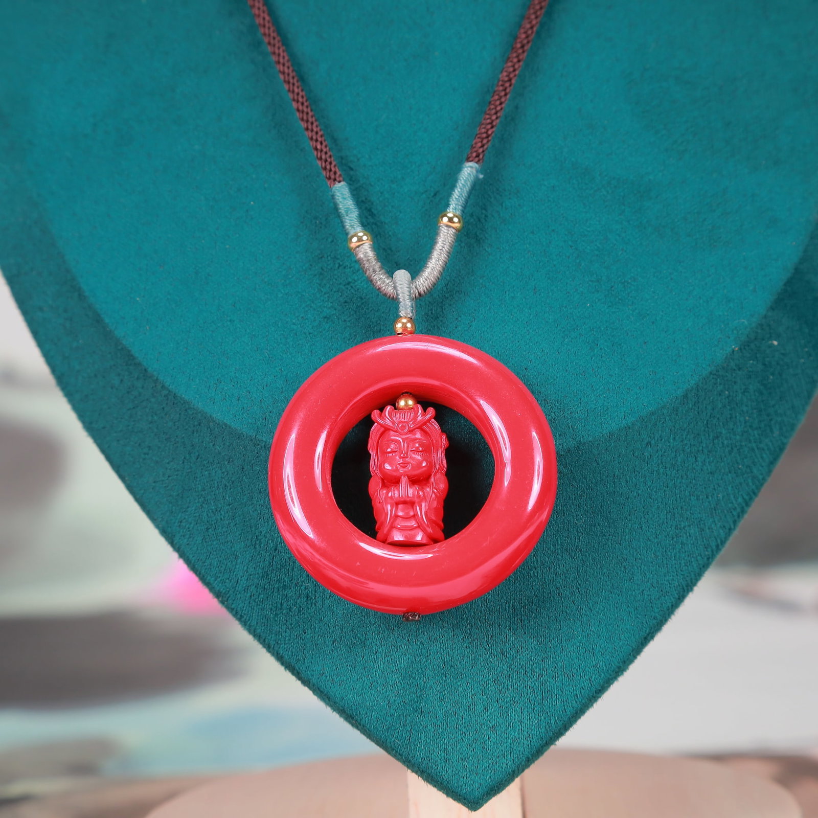 An Exquisite Cinnabar Figure Pattern Pendant - 3