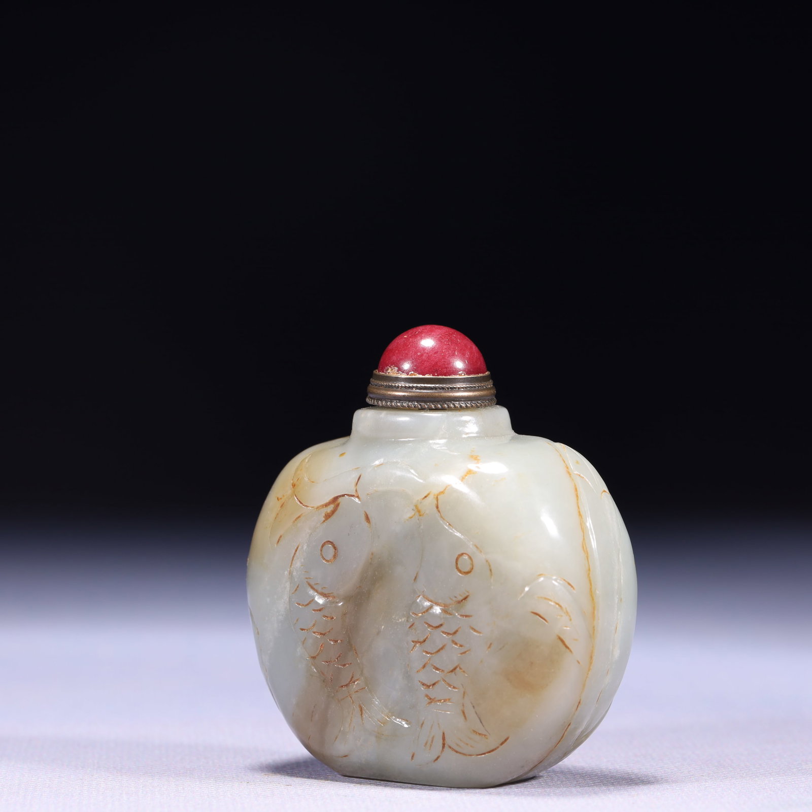 An Exquisite White Jade Fish Pattern Snuff Bottle - 2