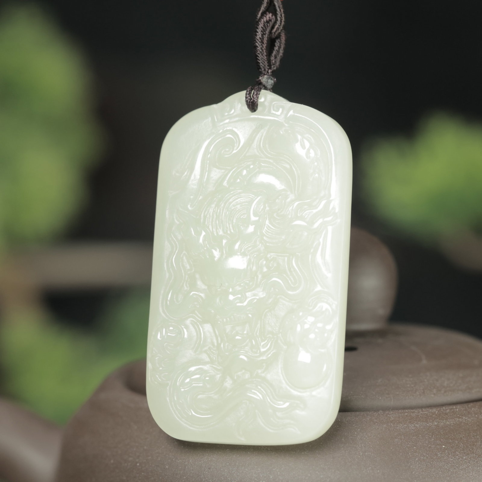 An Exquisite White Jade Dragon Pattern Pendant - 3