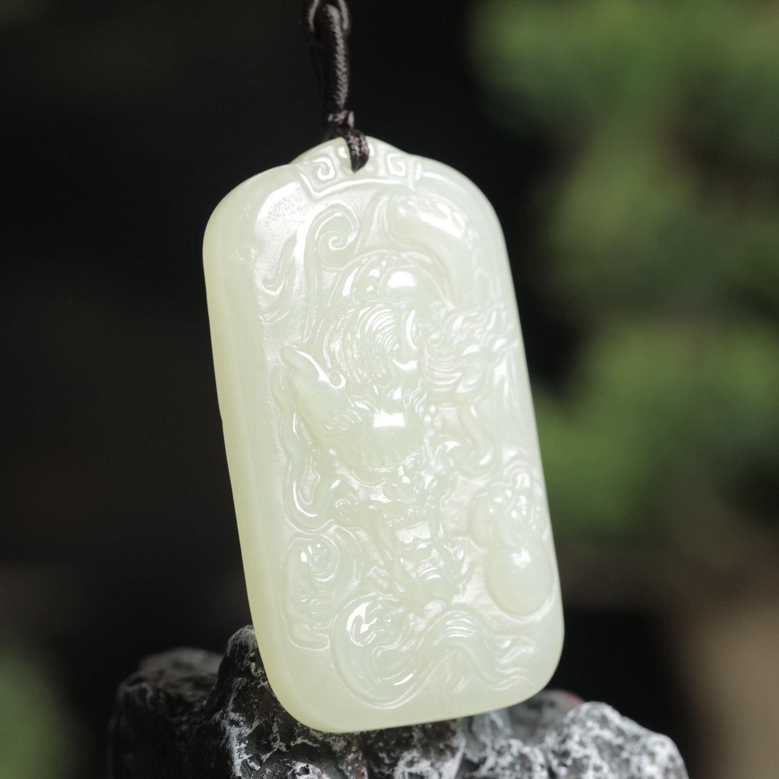 An Exquisite White Jade Dragon Pattern Pendant - 4