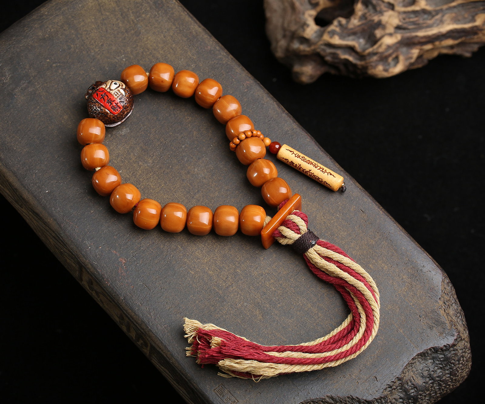 An Exquisite Walnut Bracelets - 2