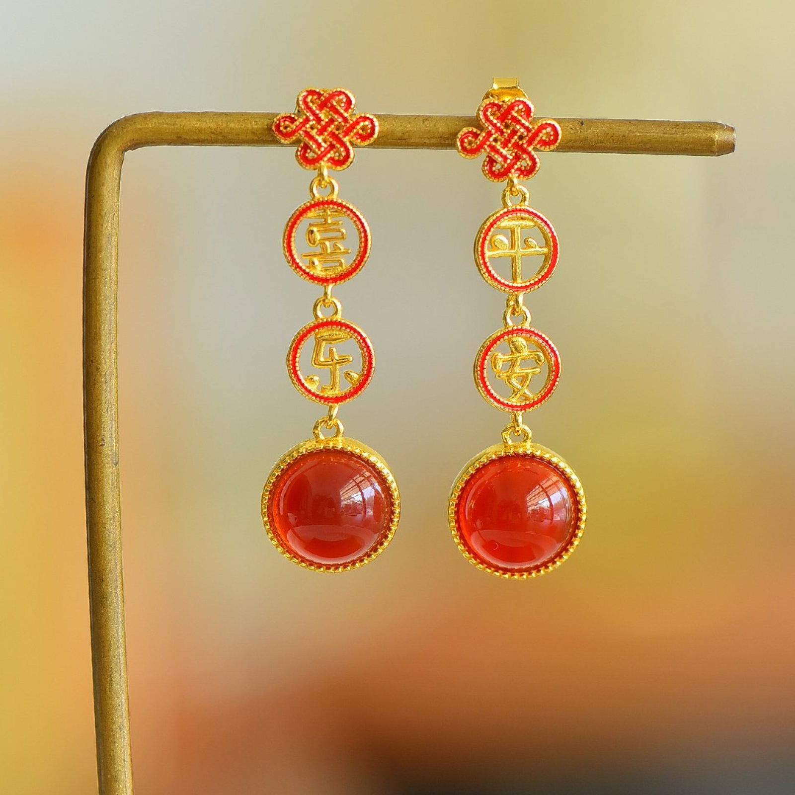 A Pair of Exquisite Sterling Silver-Gold Plated Inlaid Red Agate Earrings: A Pair of Exquisite Sterling Silver-Gold Plated Inlaid Red Agate Earrings,Size:10mmx10mm 一对纯银镀金镶红玛瑙耳环