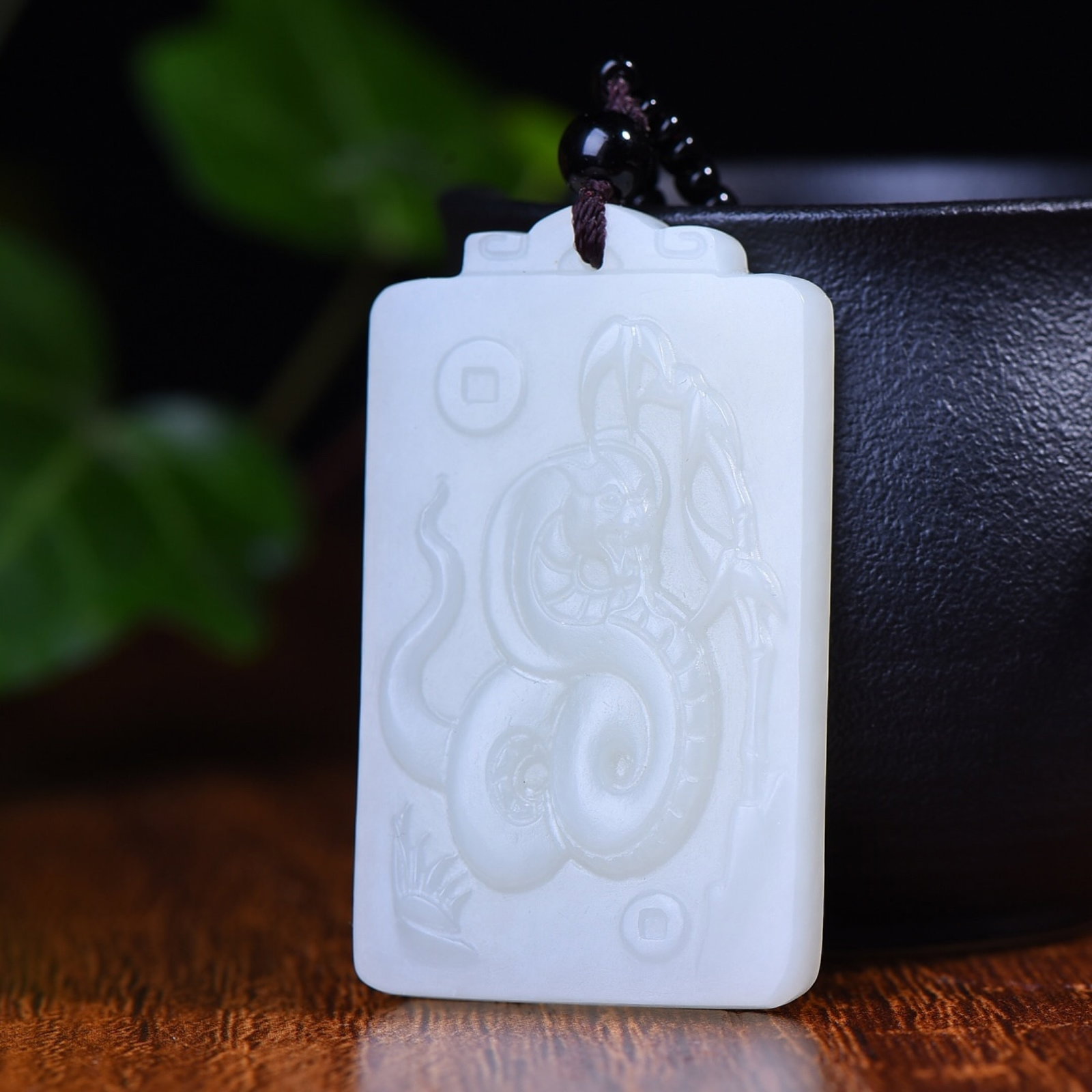 An Exquisite White Jade Snake Pattern Pendant - 2