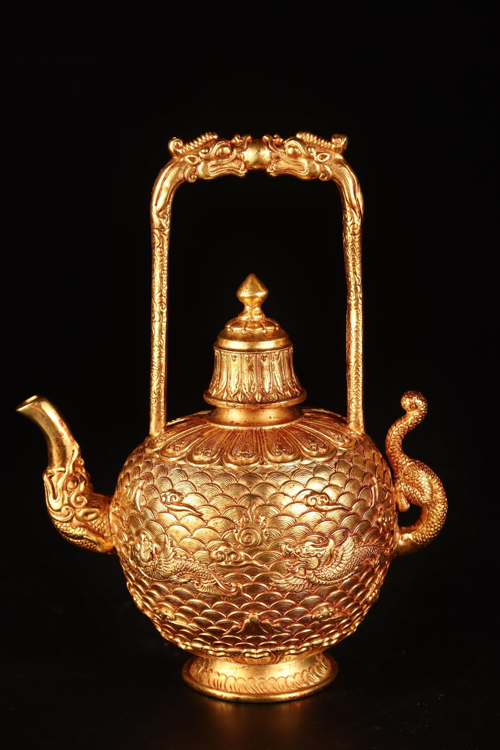 An Exquisite Gilt Bronze Seawater Dragon Pattern Dragon-head Loop-Handled Pot: An Exquisite Gilt Bronze Seawater Dragon Pattern Dragon-head Loop-Handled Pot,Qing Dynasty,China,Size:7.1inx5.1in,Weight:560g