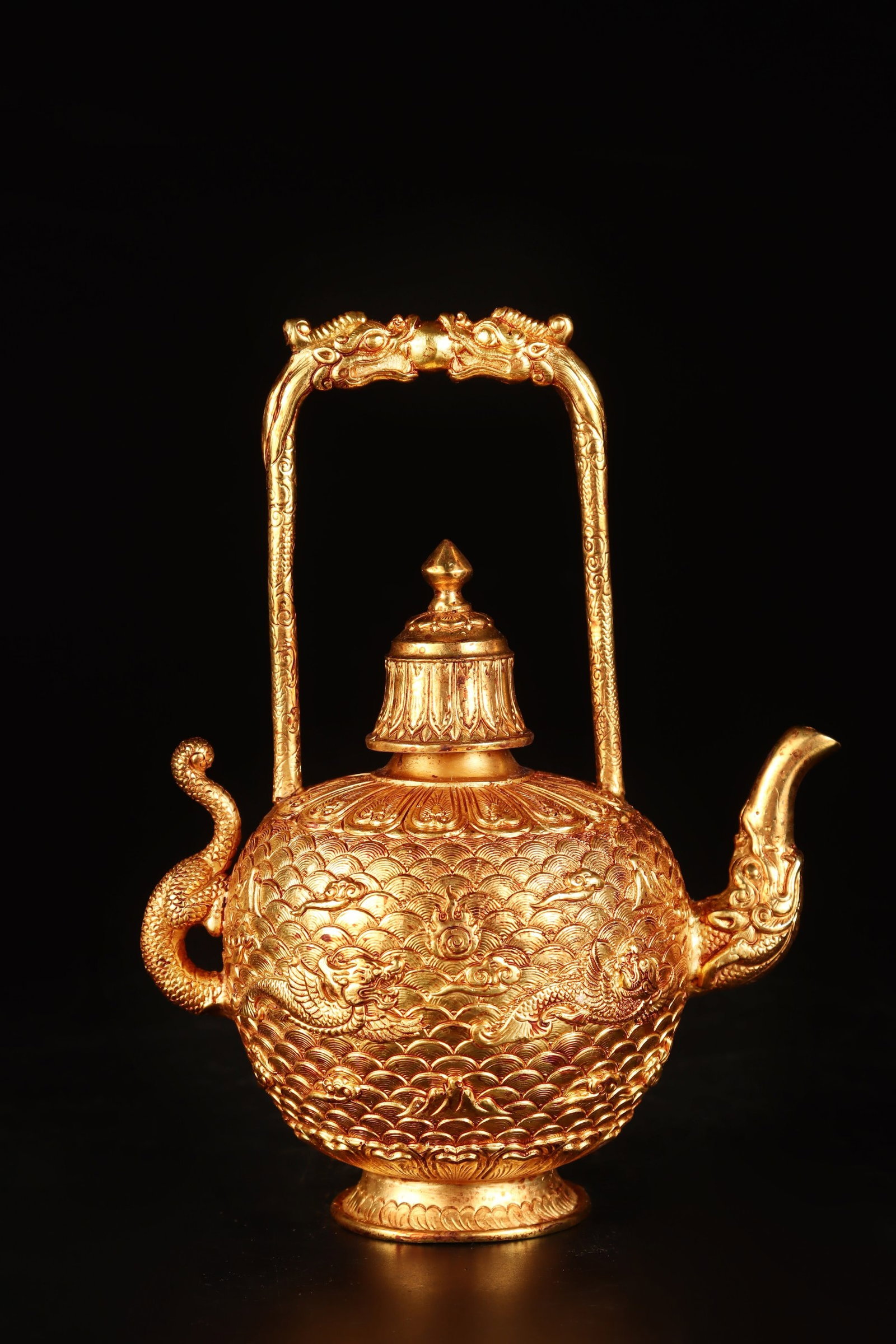 An Exquisite Gilt Bronze Seawater Dragon Pattern Dragon-head Loop-Handled Pot - 4