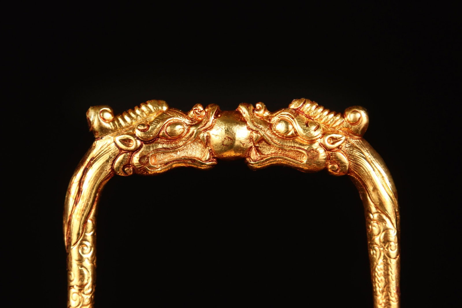 An Exquisite Gilt Bronze Seawater Dragon Pattern Dragon-head Loop-Handled Pot - 5