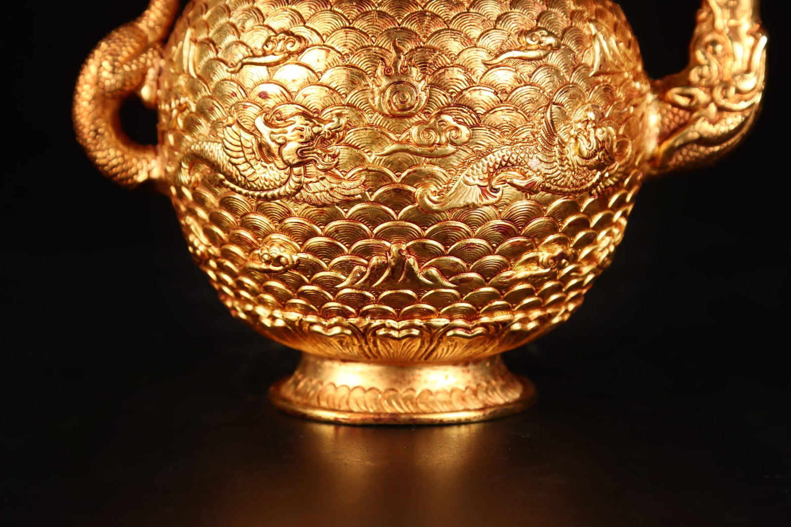 An Exquisite Gilt Bronze Seawater Dragon Pattern Dragon-head Loop-Handled Pot - 6