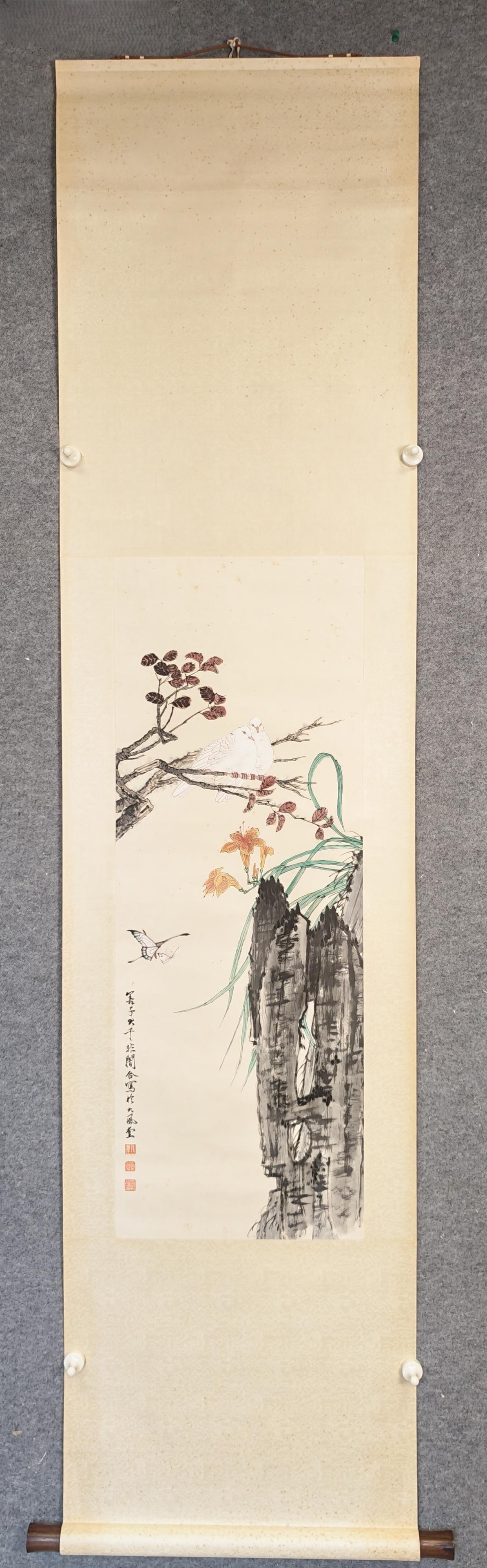 A Chinese Vertical Scroll Ink Painting of Flower and Bird on Paper: A Chinese Vertical Scroll Ink Painting of Flower and Bird on Paper,Zhang Daqian,Size:14.2inx39in 一幅中国水墨花鸟画立轴,张࣪