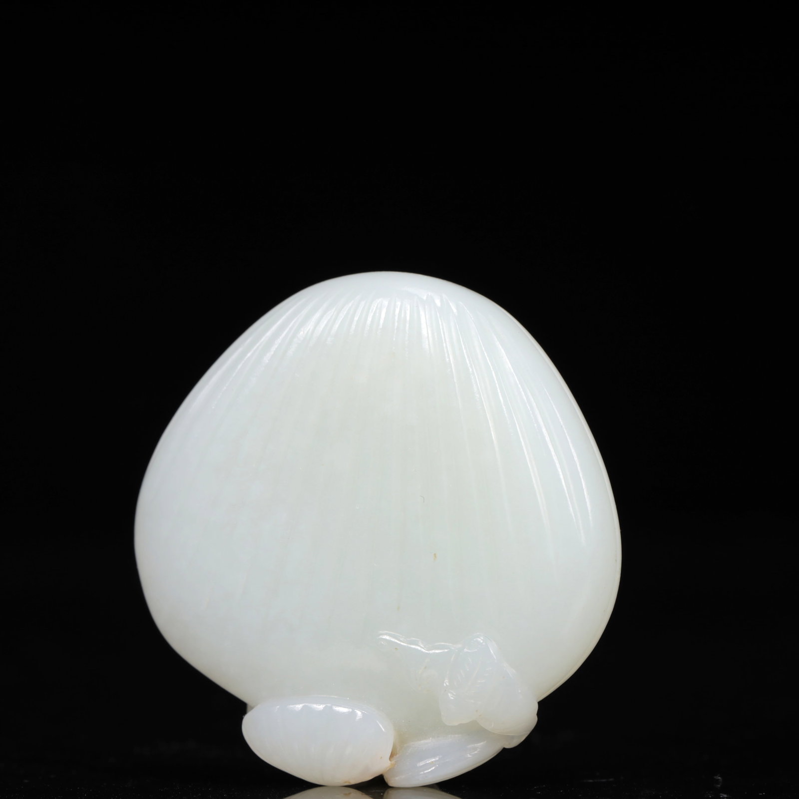 An Exquisite White Jade Shell Pendant - 2