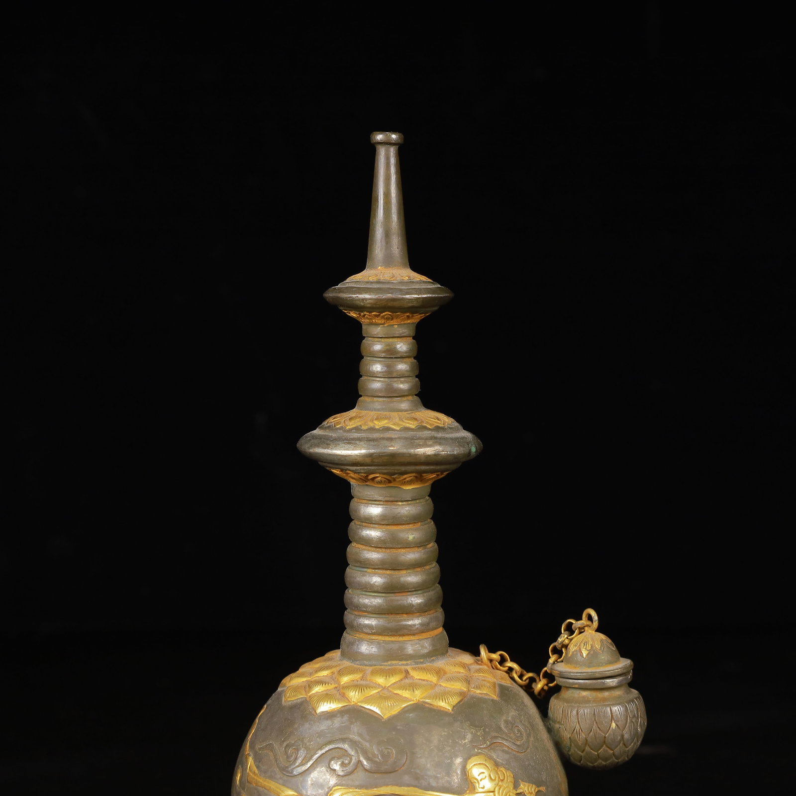 An Exquisite Gilt Silver Figure Pattern Vase - 2