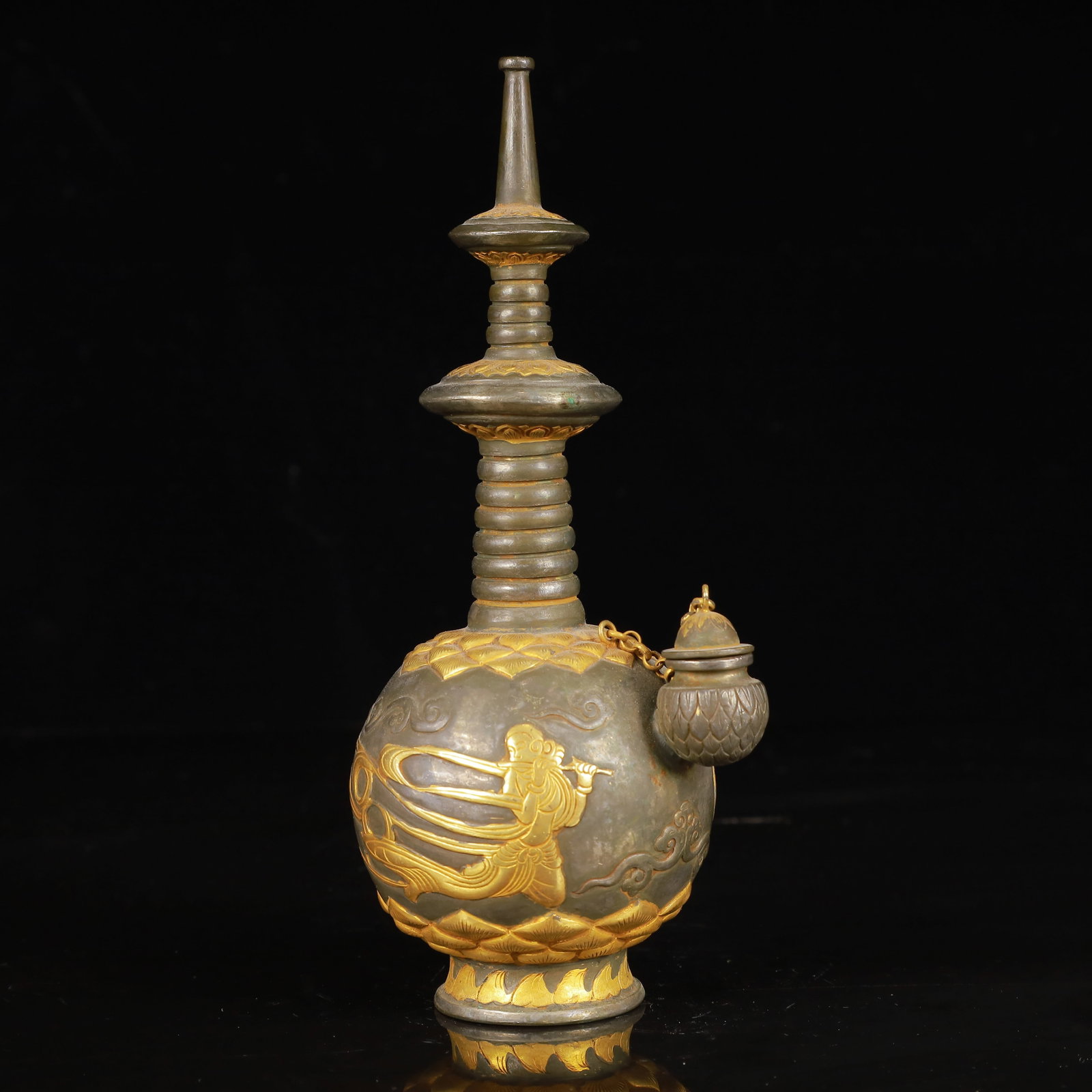 An Exquisite Gilt Silver Figure Pattern Vase - 4