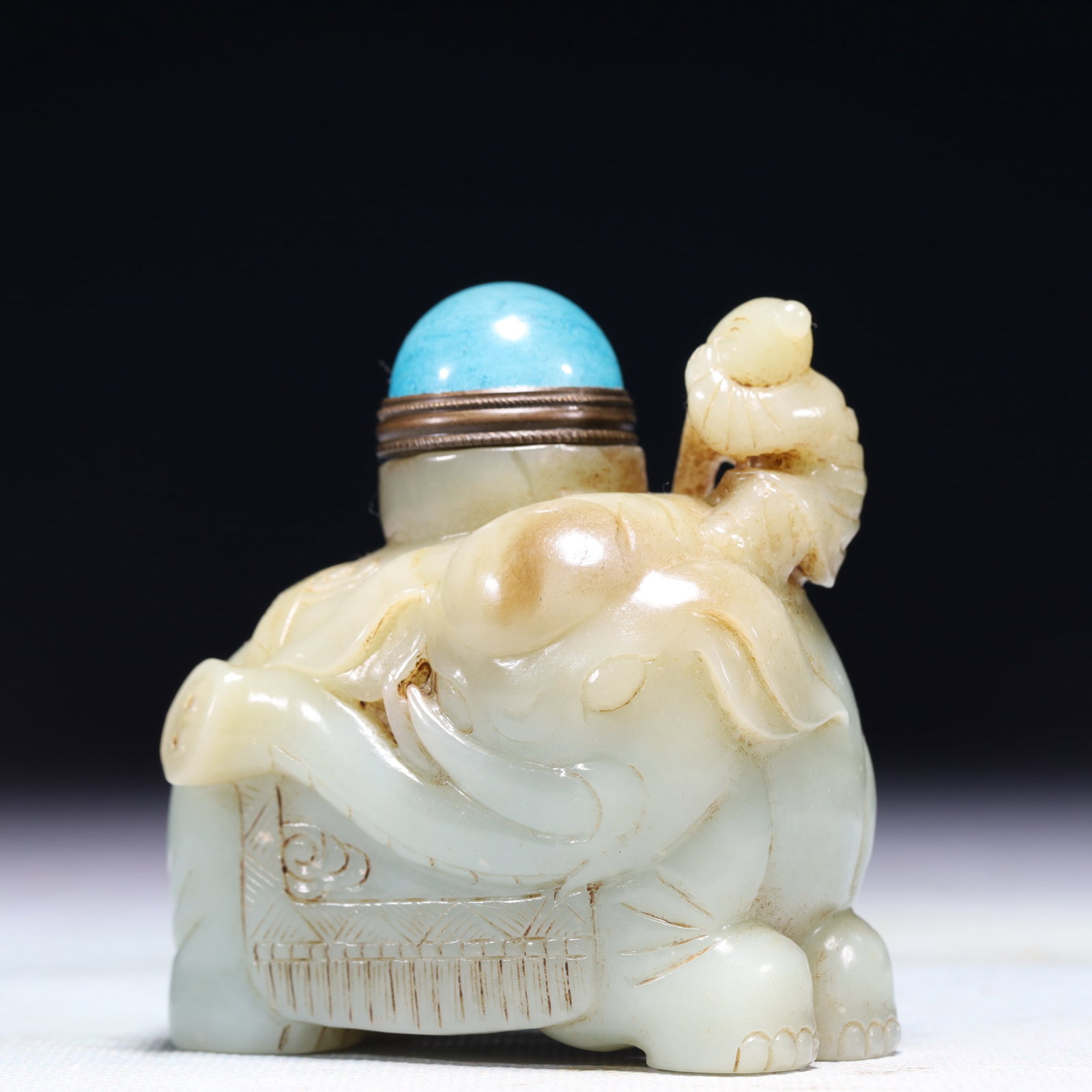 An Exquisite White Jade Elephant Pattern Snuff Bottle - 2