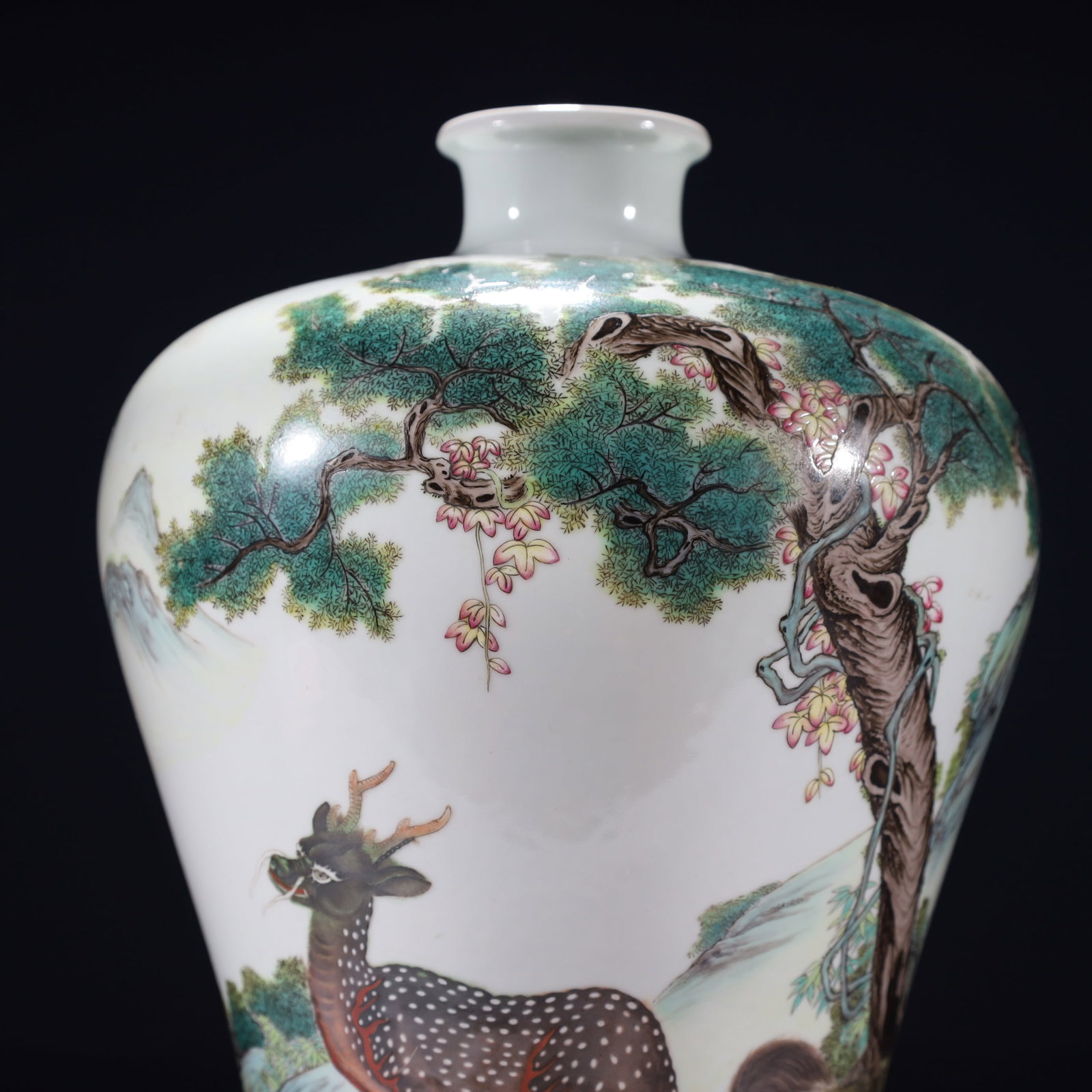 An Exquisite Enamel Kylin Pattern Vase - 2
