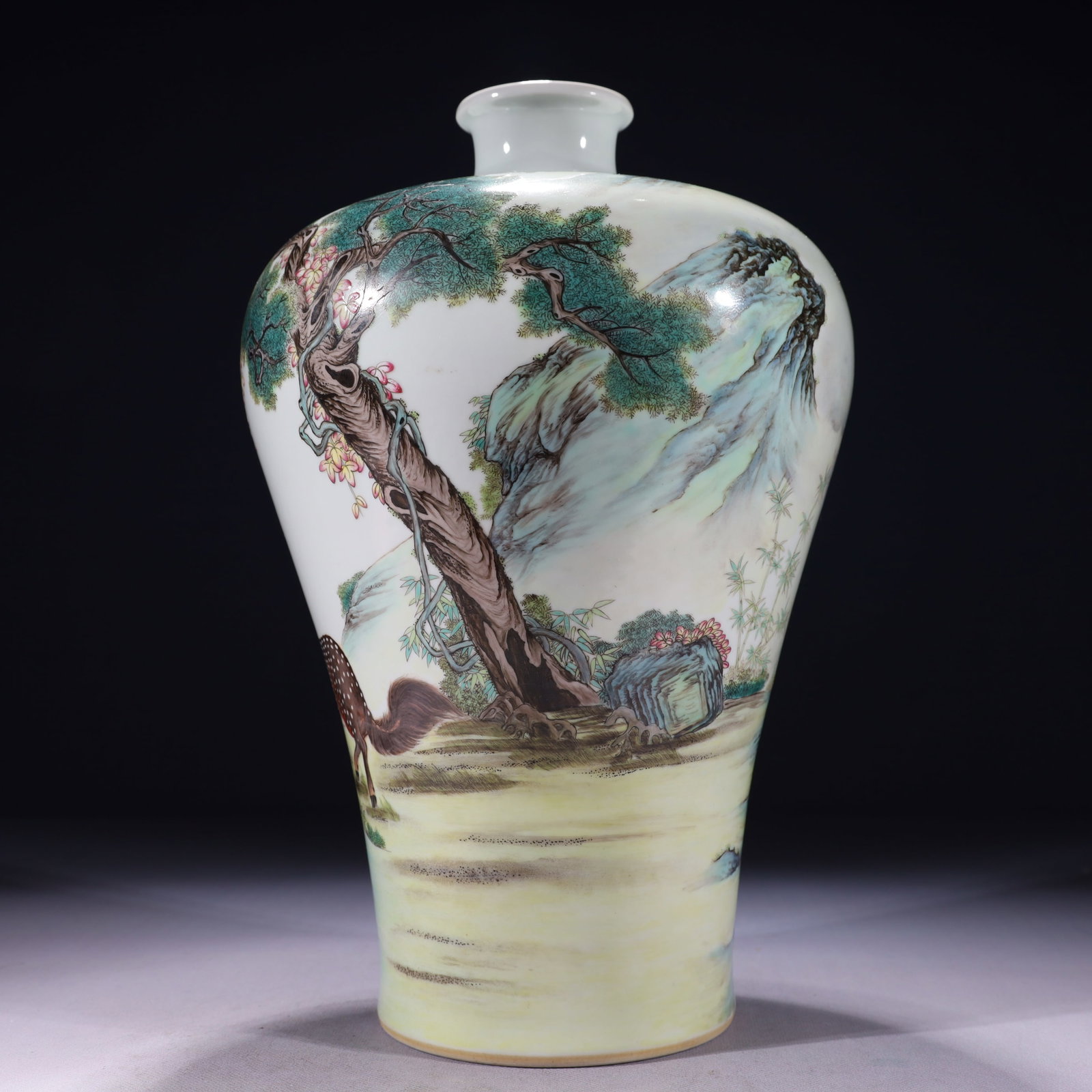 An Exquisite Enamel Kylin Pattern Vase - 4