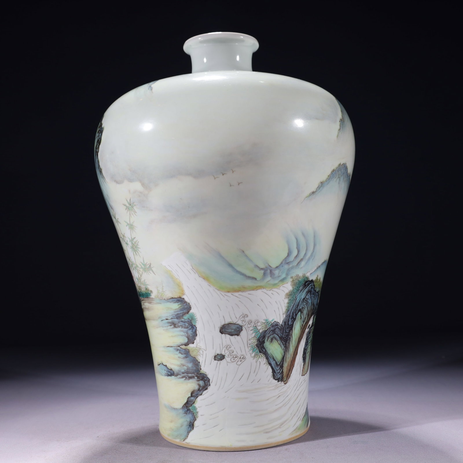 An Exquisite Enamel Kylin Pattern Vase - 5