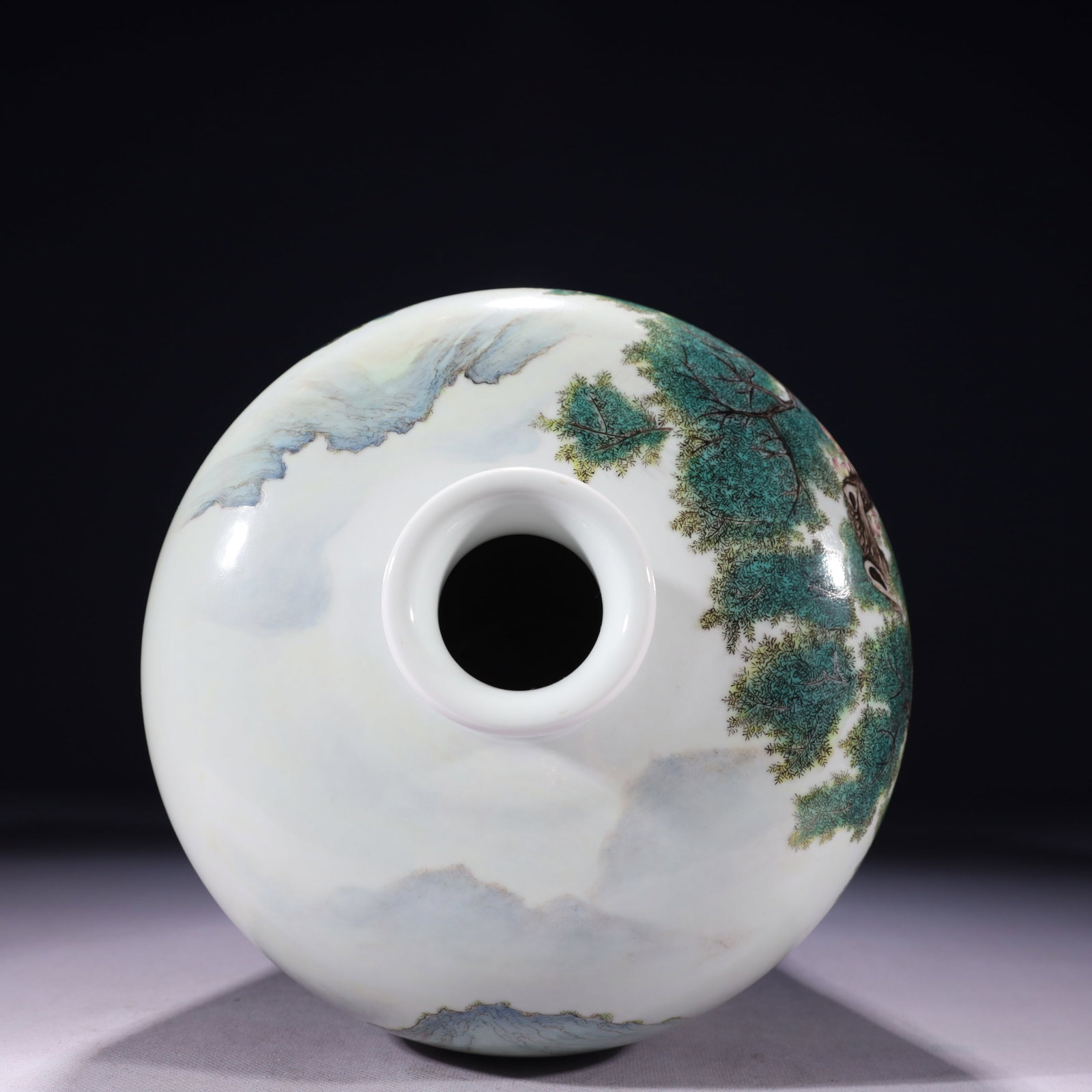An Exquisite Enamel Kylin Pattern Vase - 7