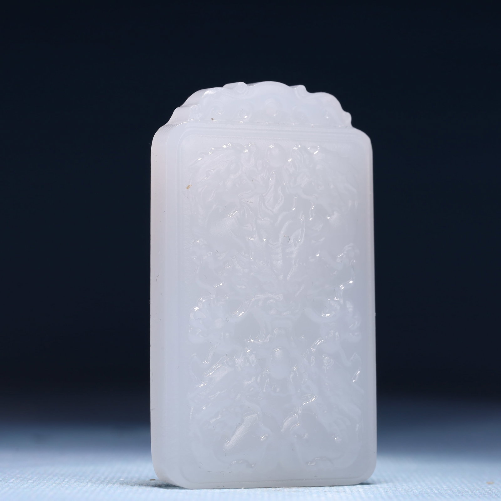 An Exquisite White Jade Dragon Pattern Pendant - 3
