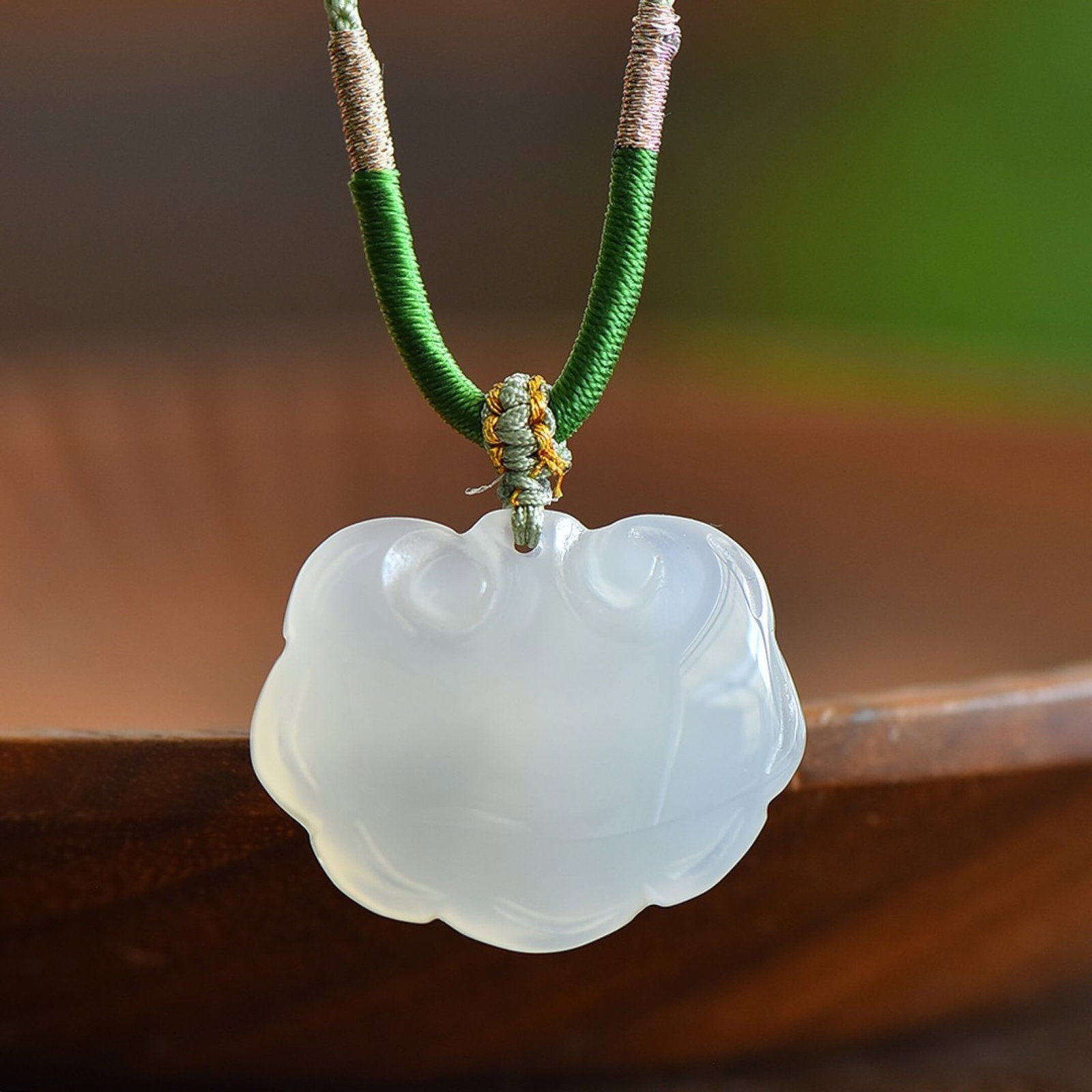 An Exquisite Jadeite Pendant - 4