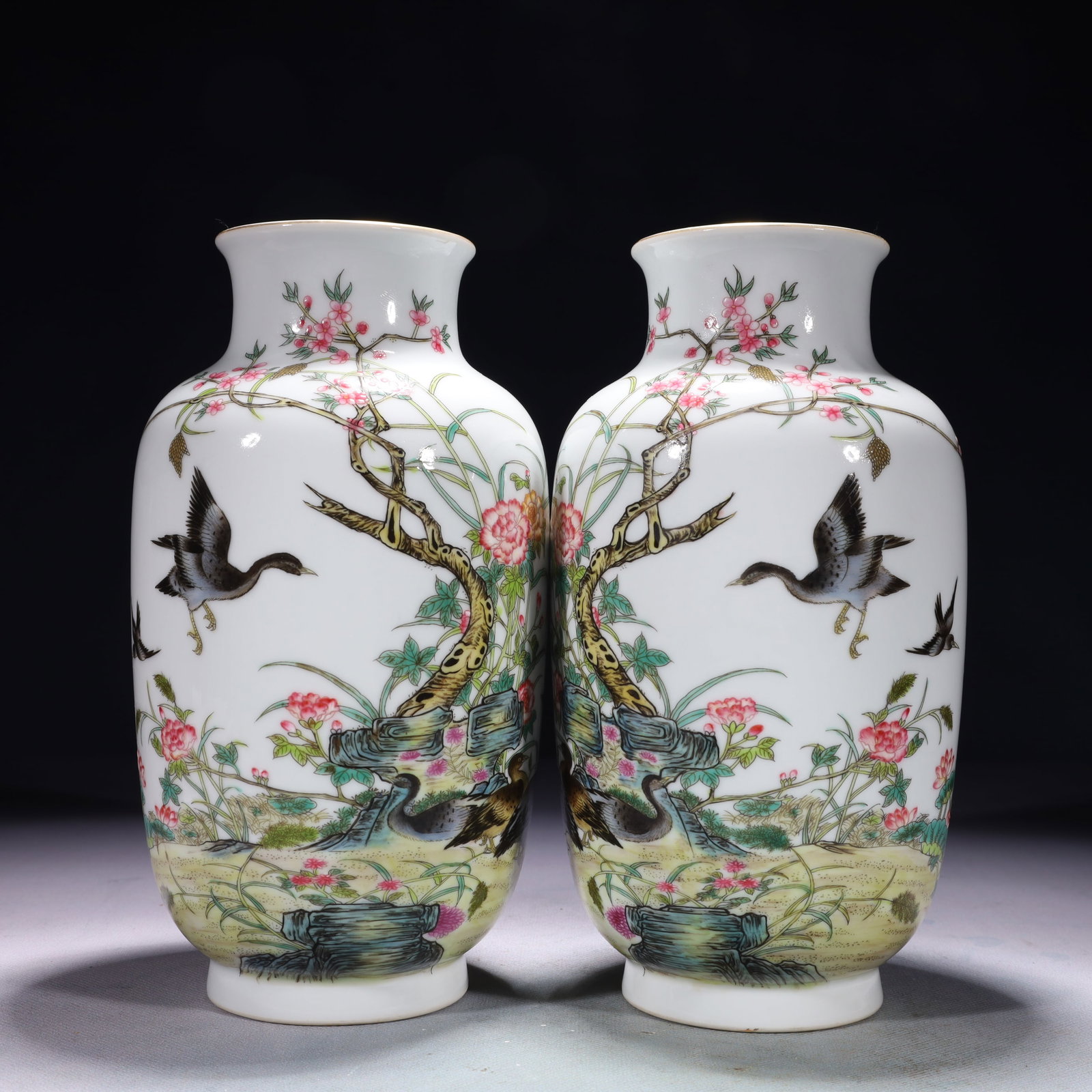 A Pair of Exquisite Famille-Rose Flower A Pair of d Bird Pattern Vase,with poem: A Pair of Exquisite Famille-Rose Flower A Pair of d Bird Pattern Vase,with poem,Qing Dynasty,China,Yongzheng Four-character Mark,Size:4.3inx8.7in,Weight:1750g 粉彩花鸟纹&
