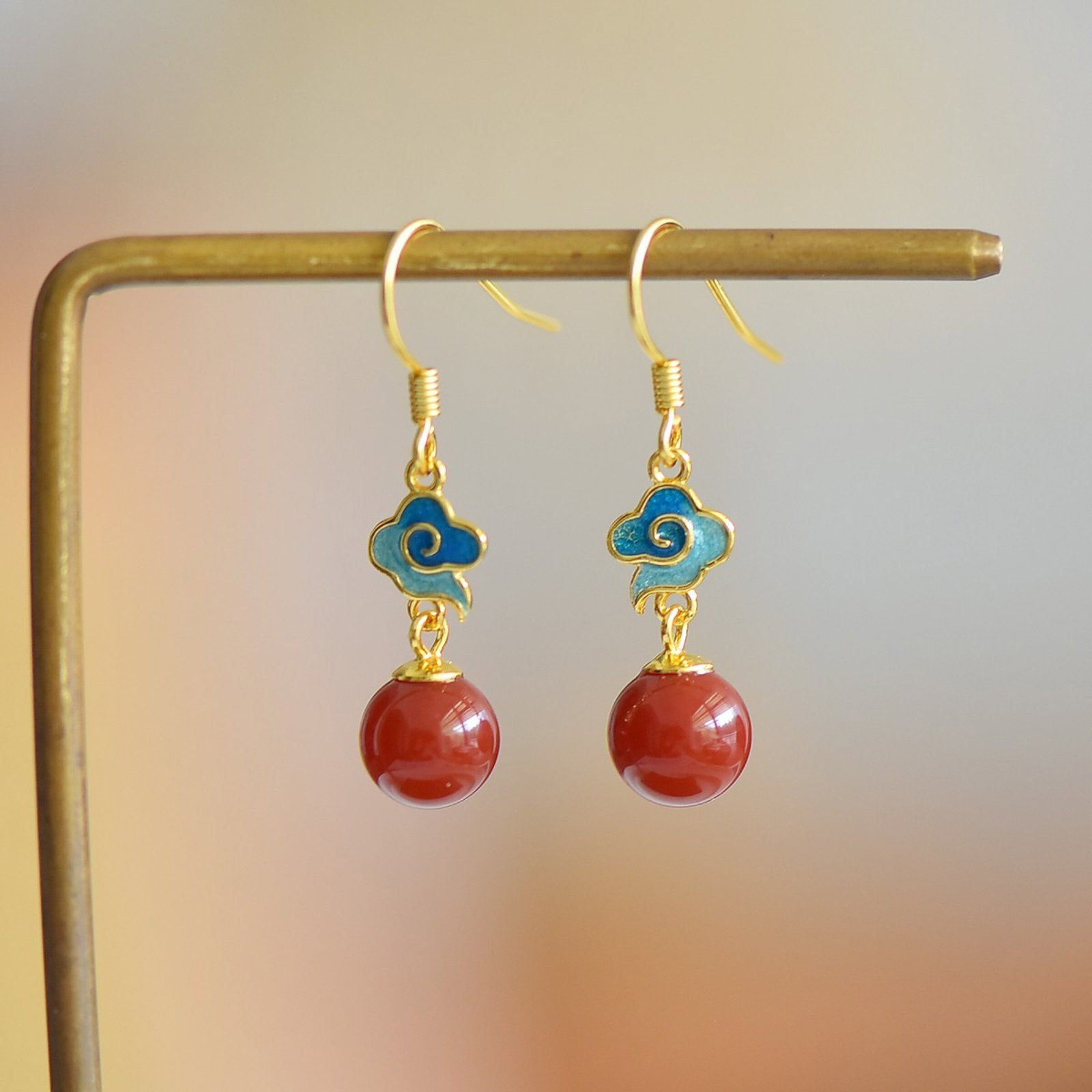 A Pair of Exquisite Sterling Silver-Gold Plated Inlaid Red Agate Earrings: A Pair of Exquisite Sterling Silver-Gold Plated Inlaid Red Agate Earrings,Size:8mmx8mm 一对纯银镀金镶红玛瑙耳环