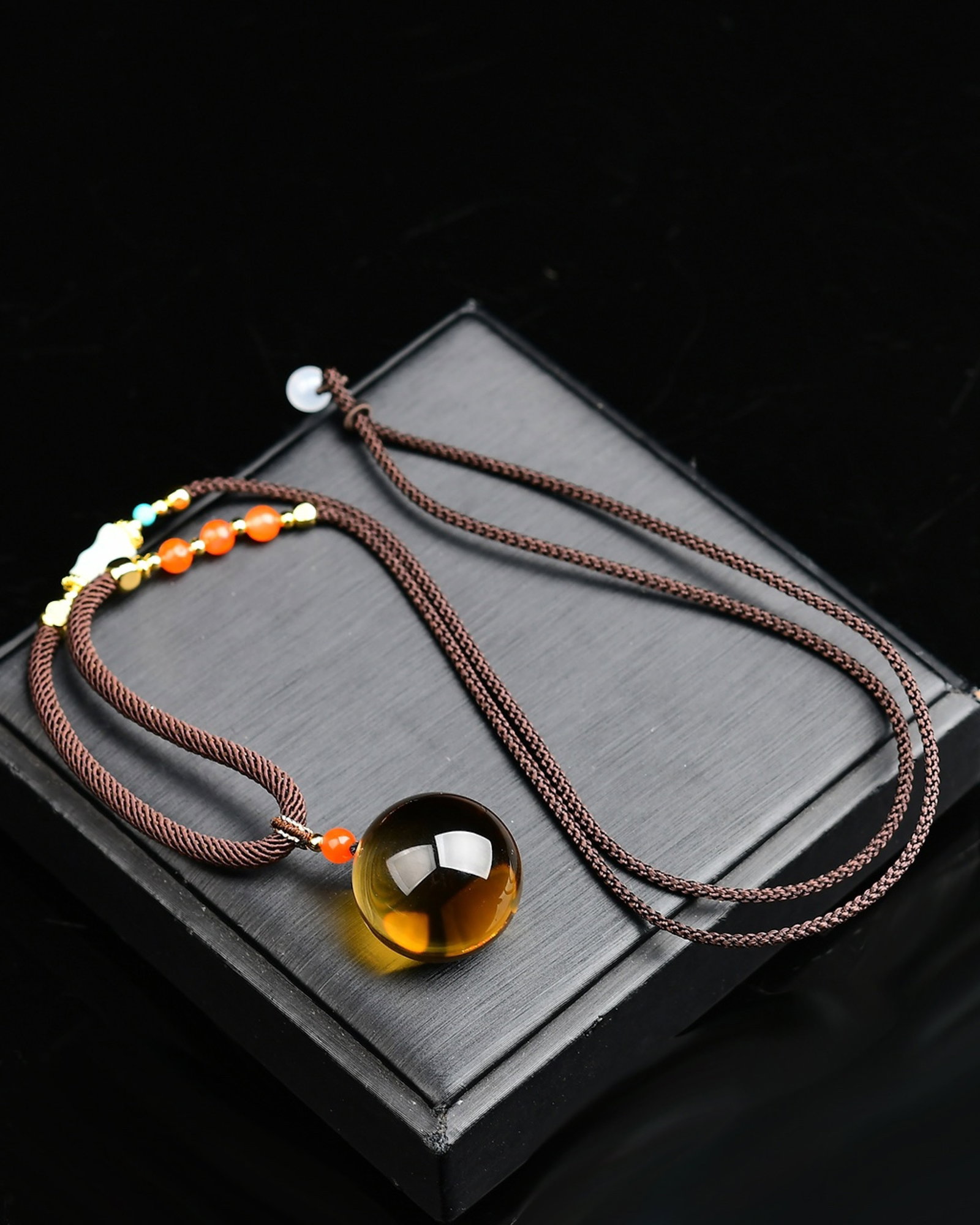 An Exquisite Crystal Pendant - 5