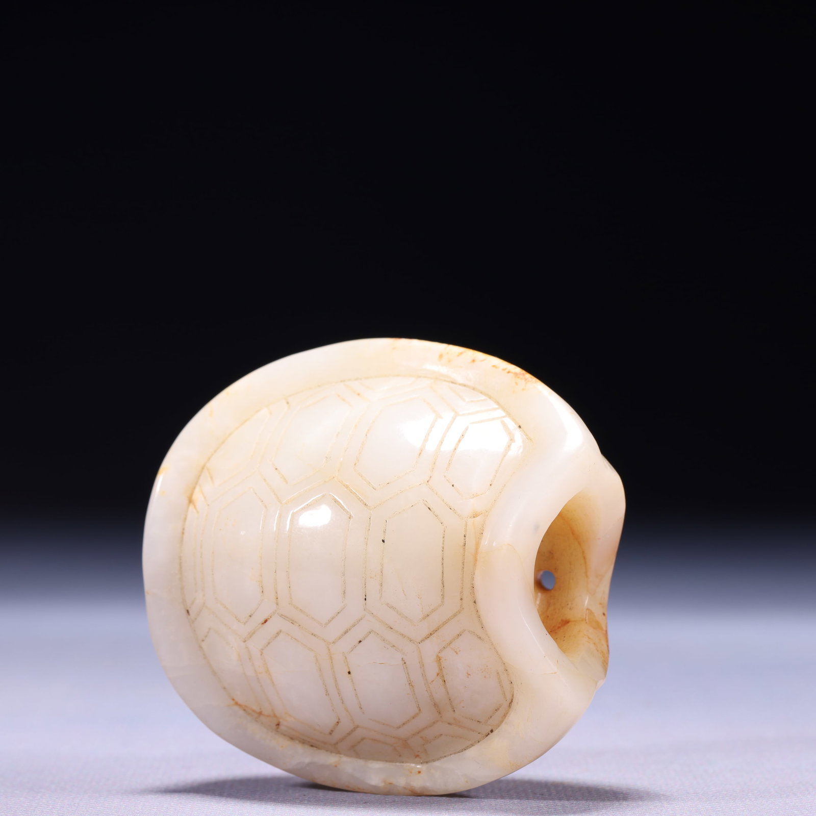 An Exquisite White Jade Turtle Shell Ornament - 3