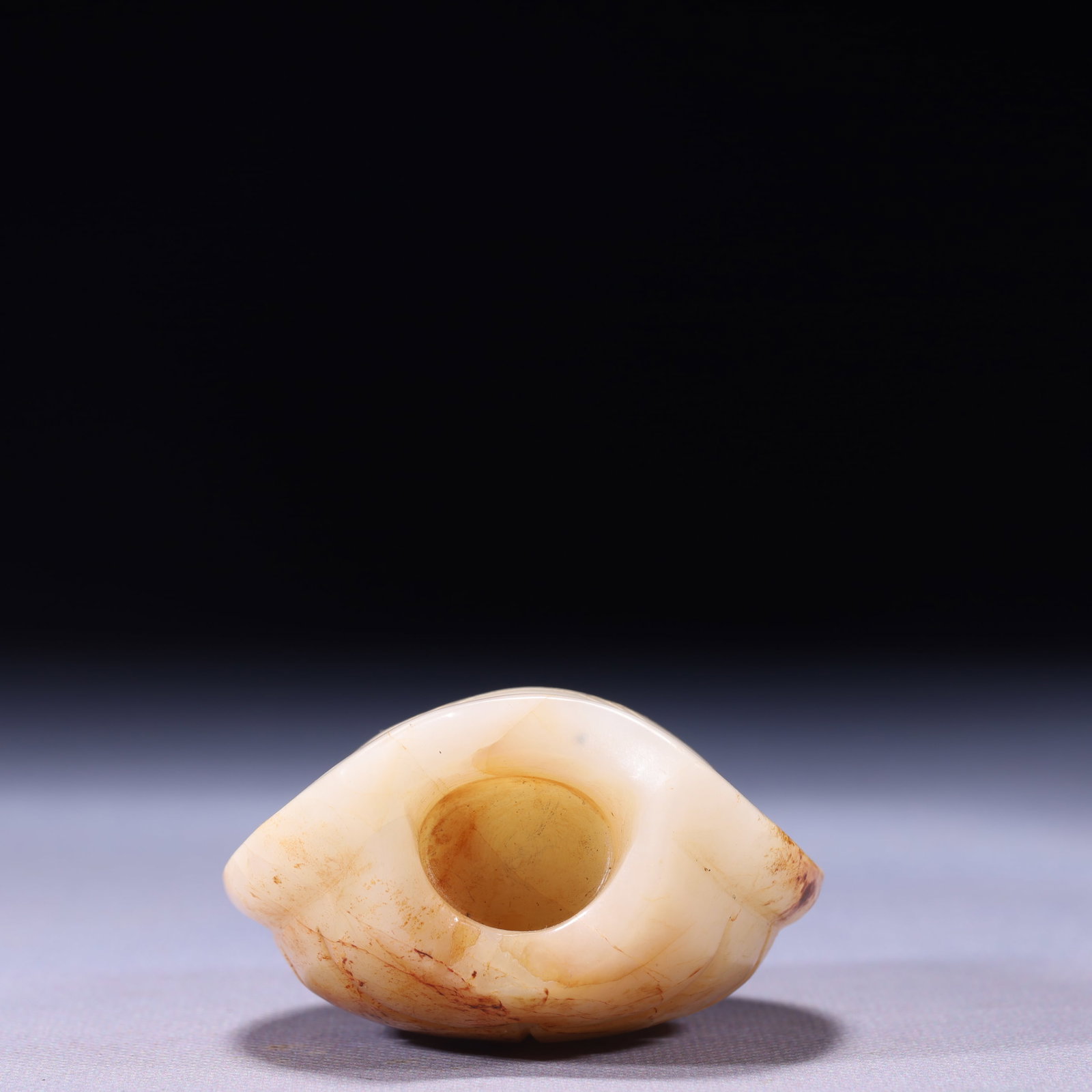 An Exquisite White Jade Turtle Shell Ornament - 5