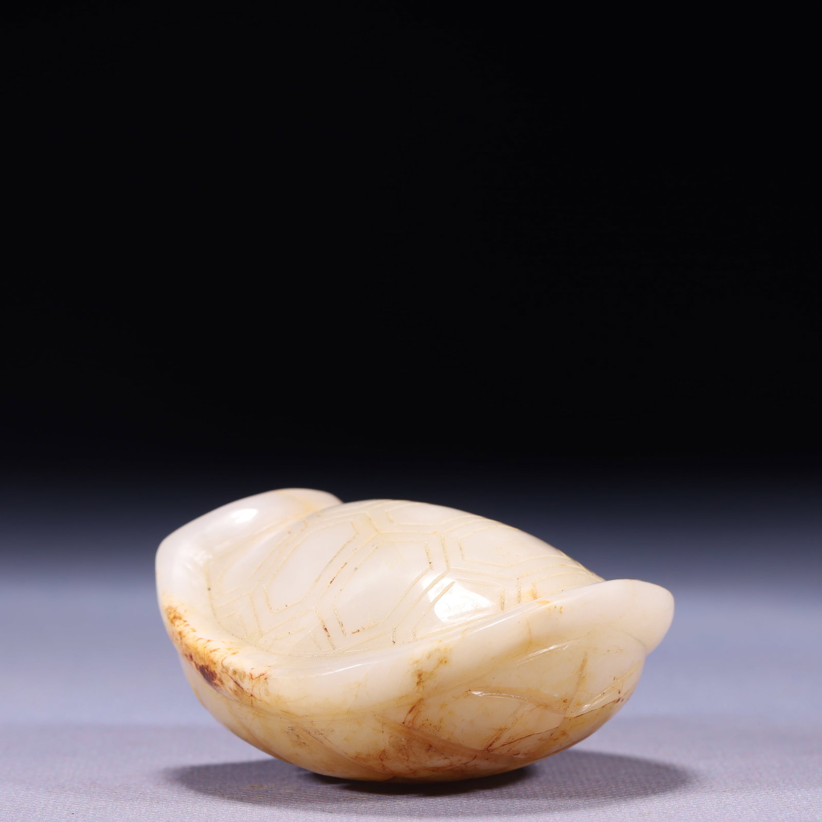 An Exquisite White Jade Turtle Shell Ornament - 8