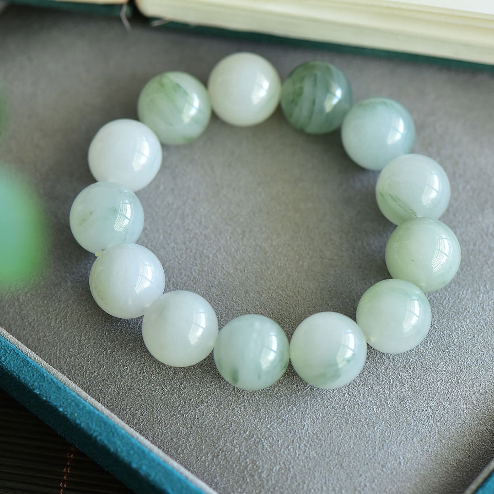 An Exquisite White Jade Bracelets: An Exquisite White Jade Bracelets,Size:15mm 白玉手串