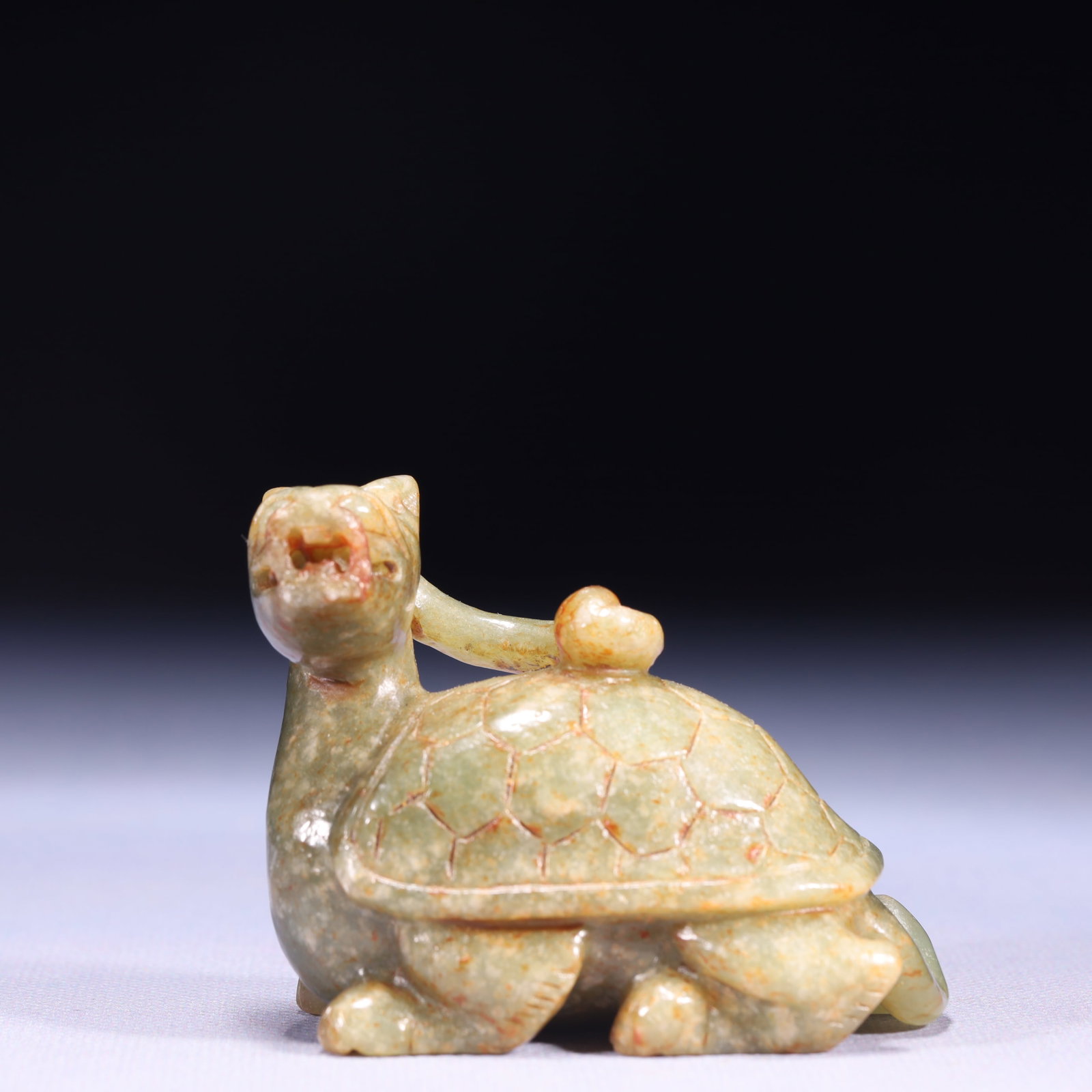 An Exquisite White Jade Dragon and Turtle Ornament: An Exquisite White Jade Dragon and Turtle Ornament,Qing Dynasty,China,Size:2.8inx1.4inx2.2in,Weight:191g 白玉龙龟摆件,中国清代