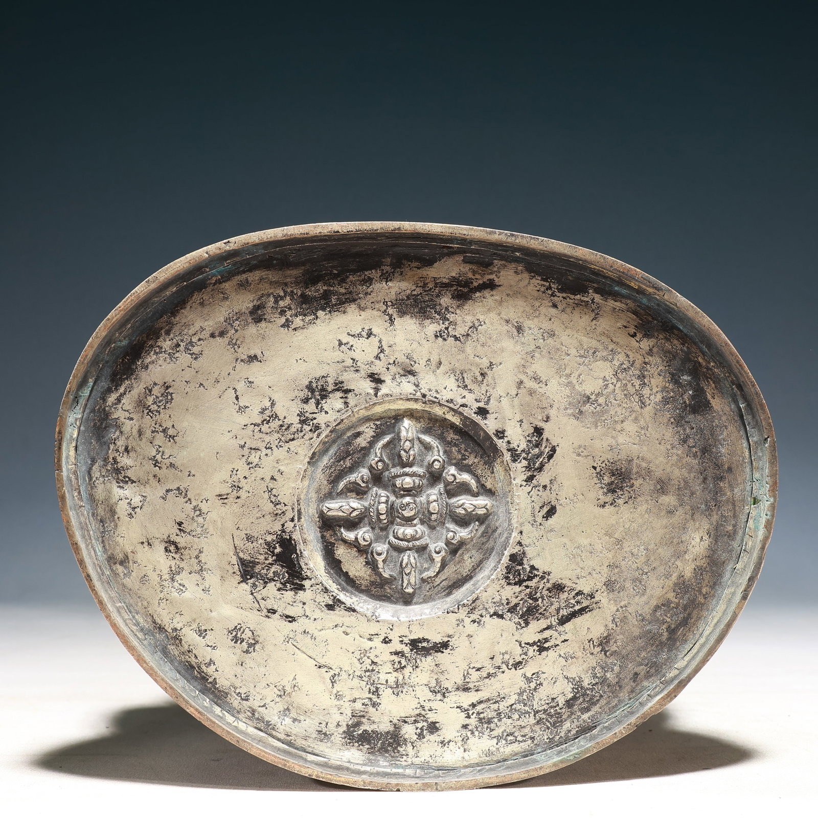 A Solemn Silver Buddha Statue - 10