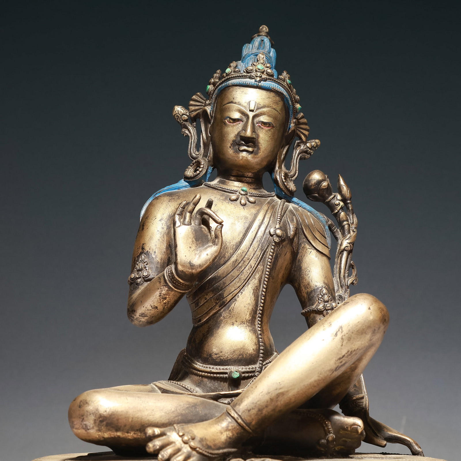 A Solemn Silver Buddha Statue - 2