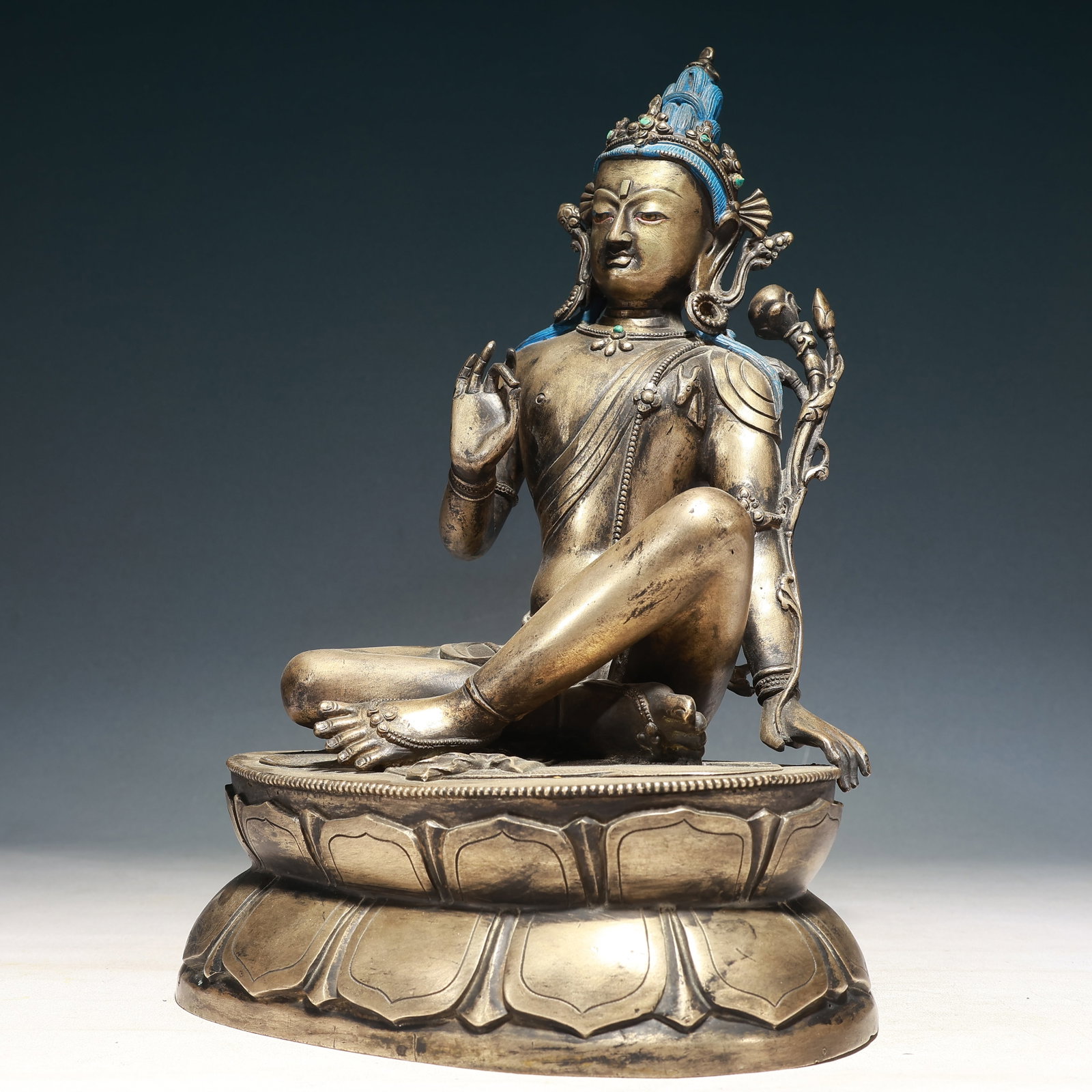 A Solemn Silver Buddha Statue - 4