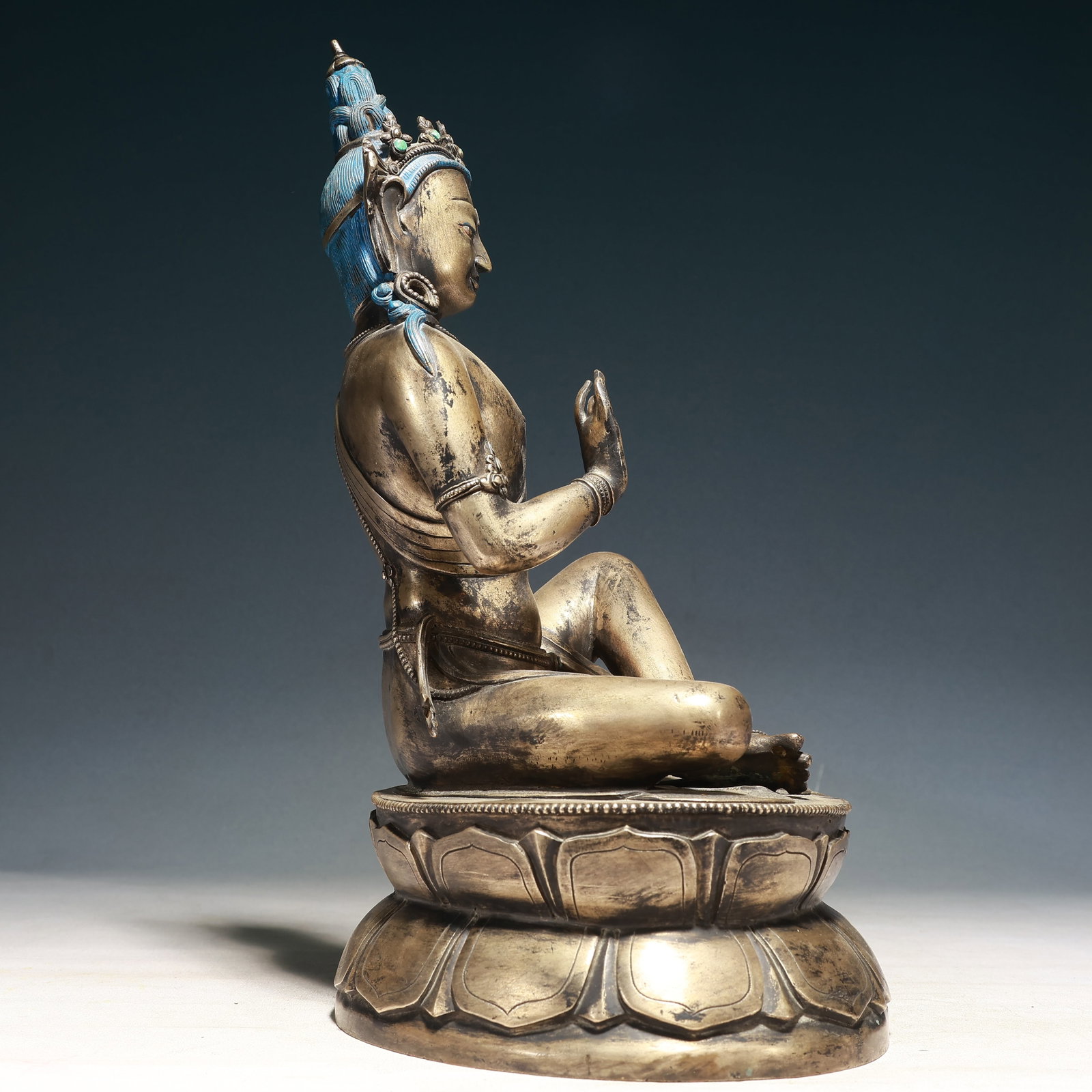 A Solemn Silver Buddha Statue - 8