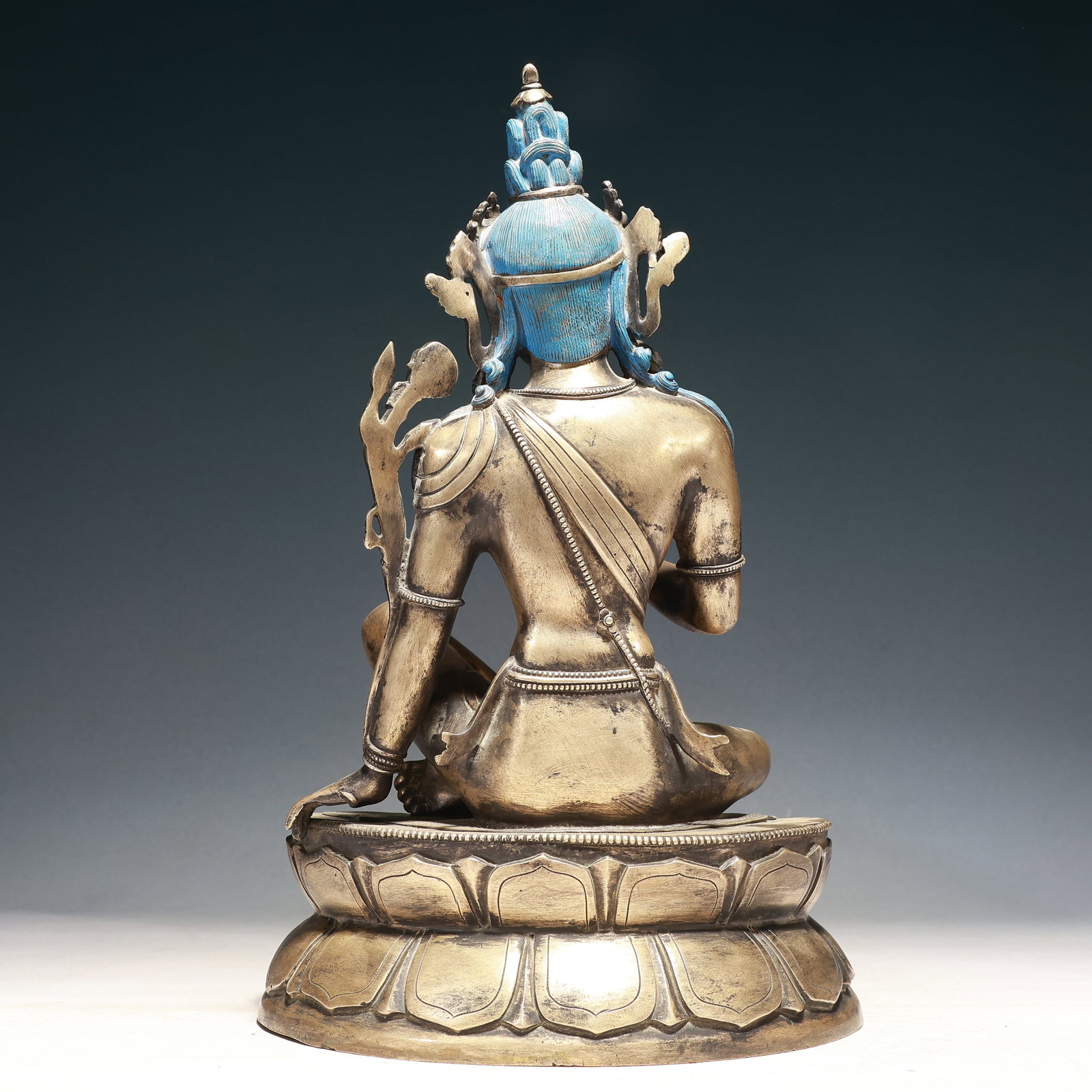 A Solemn Silver Buddha Statue - 9
